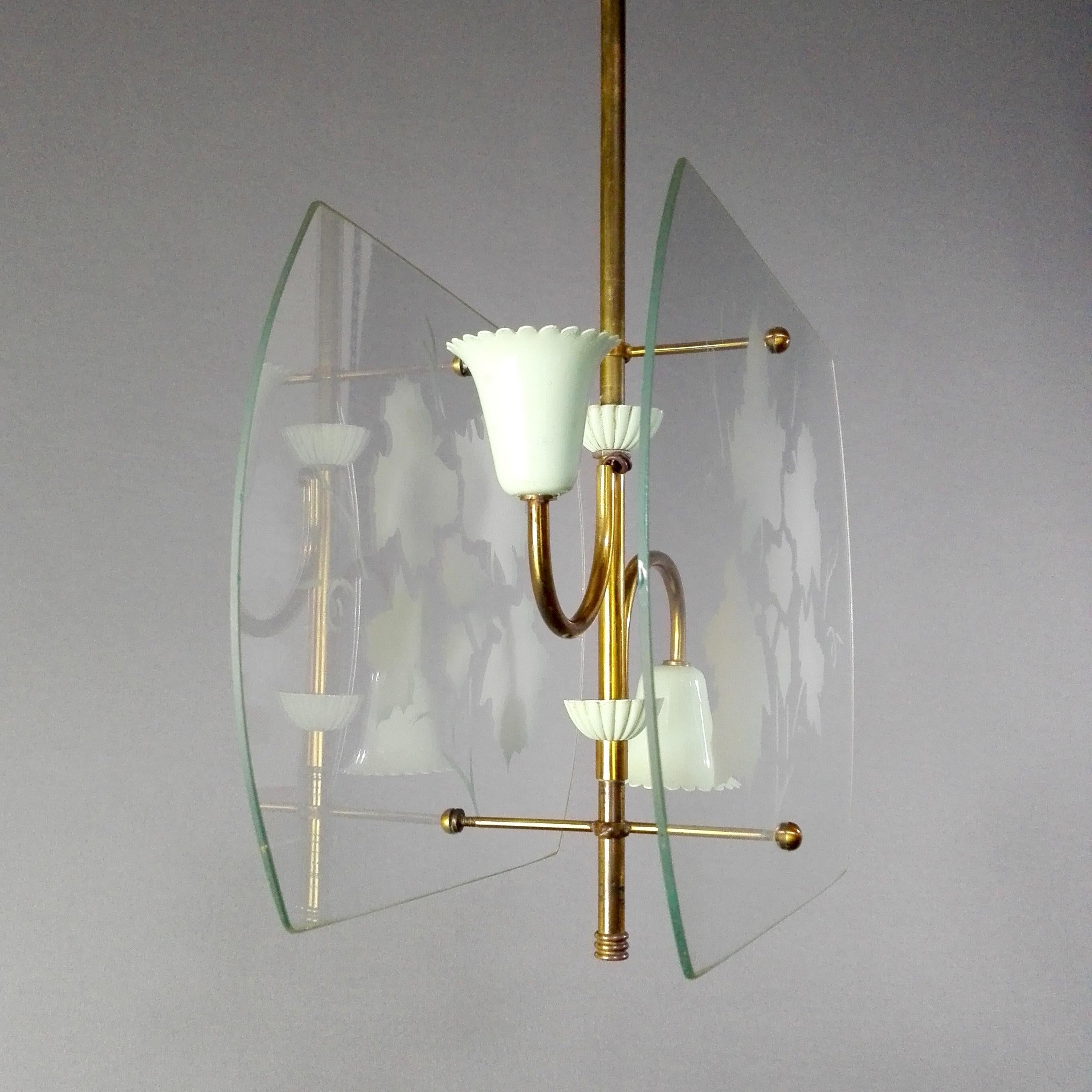 Pietro Chiesa Style 1940s Glass and Brass Two-Light Lantern In Good Condition For Sale In Caprino Veronese, VR