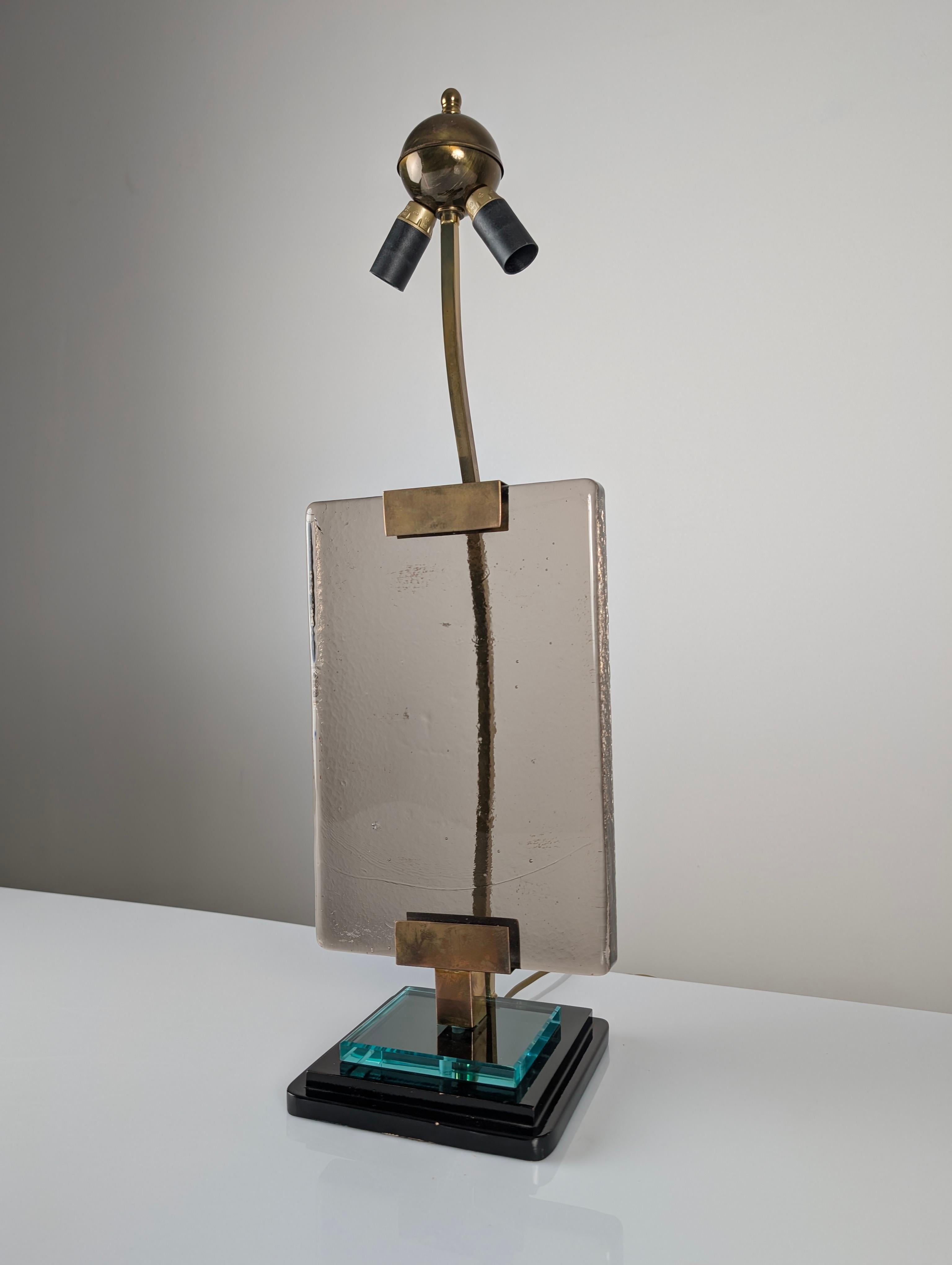 Lampe de table Pietro Chiesa pour Fontana Arte en verre et laiton en vente 3