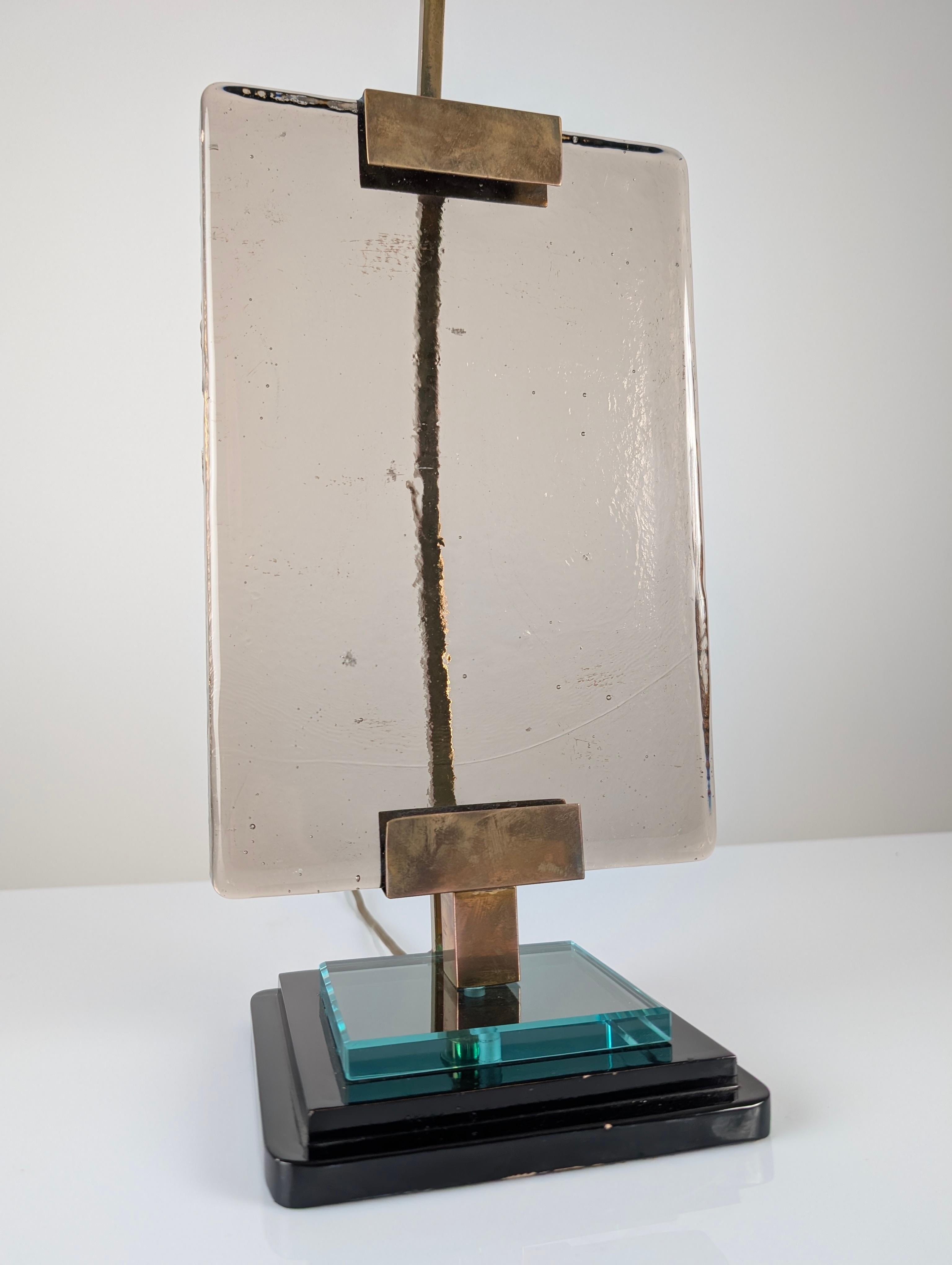italien Lampe de table Pietro Chiesa pour Fontana Arte en verre et laiton en vente