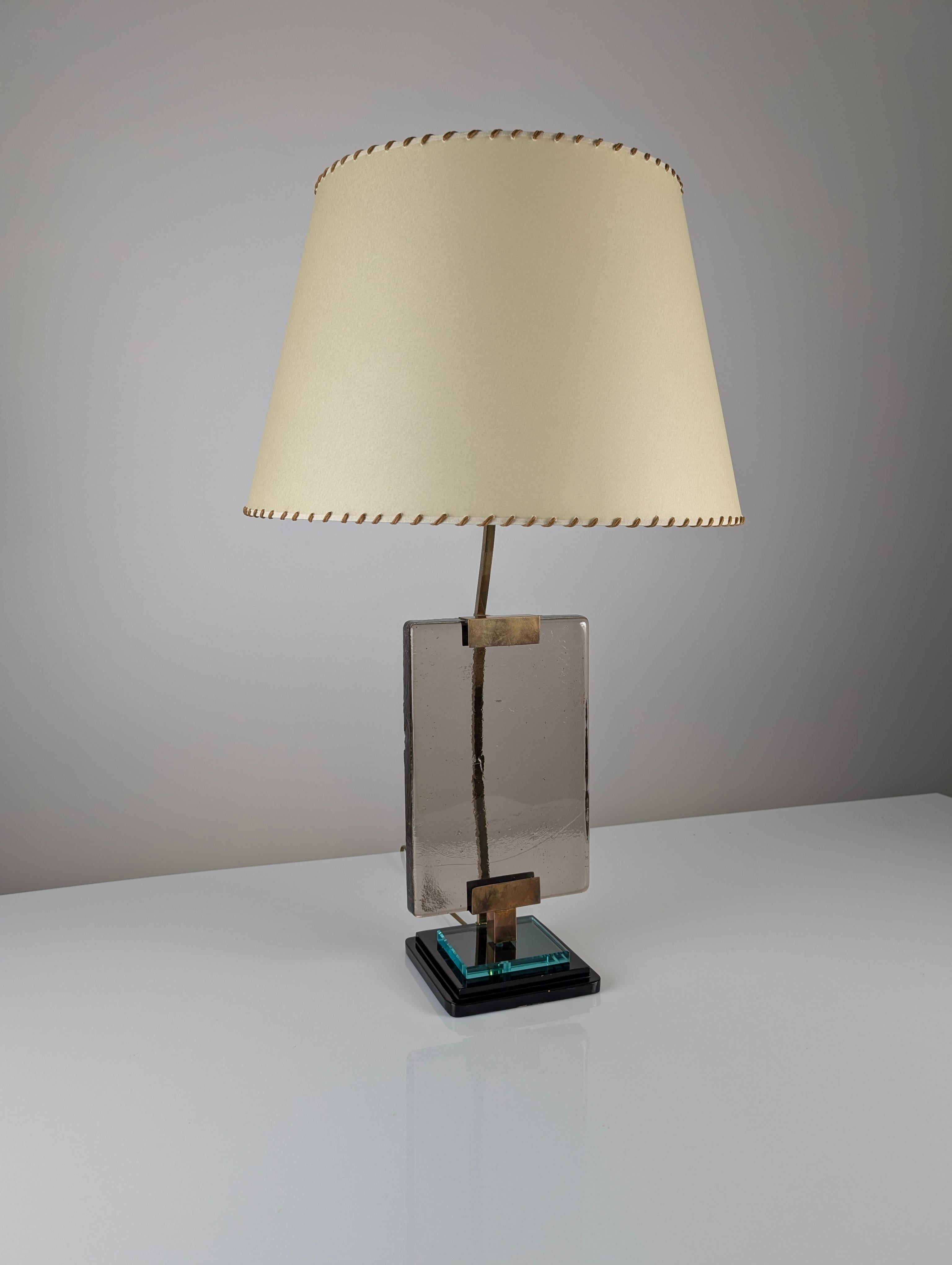 Lampe de table Pietro Chiesa pour Fontana Arte en verre et laiton en vente 2