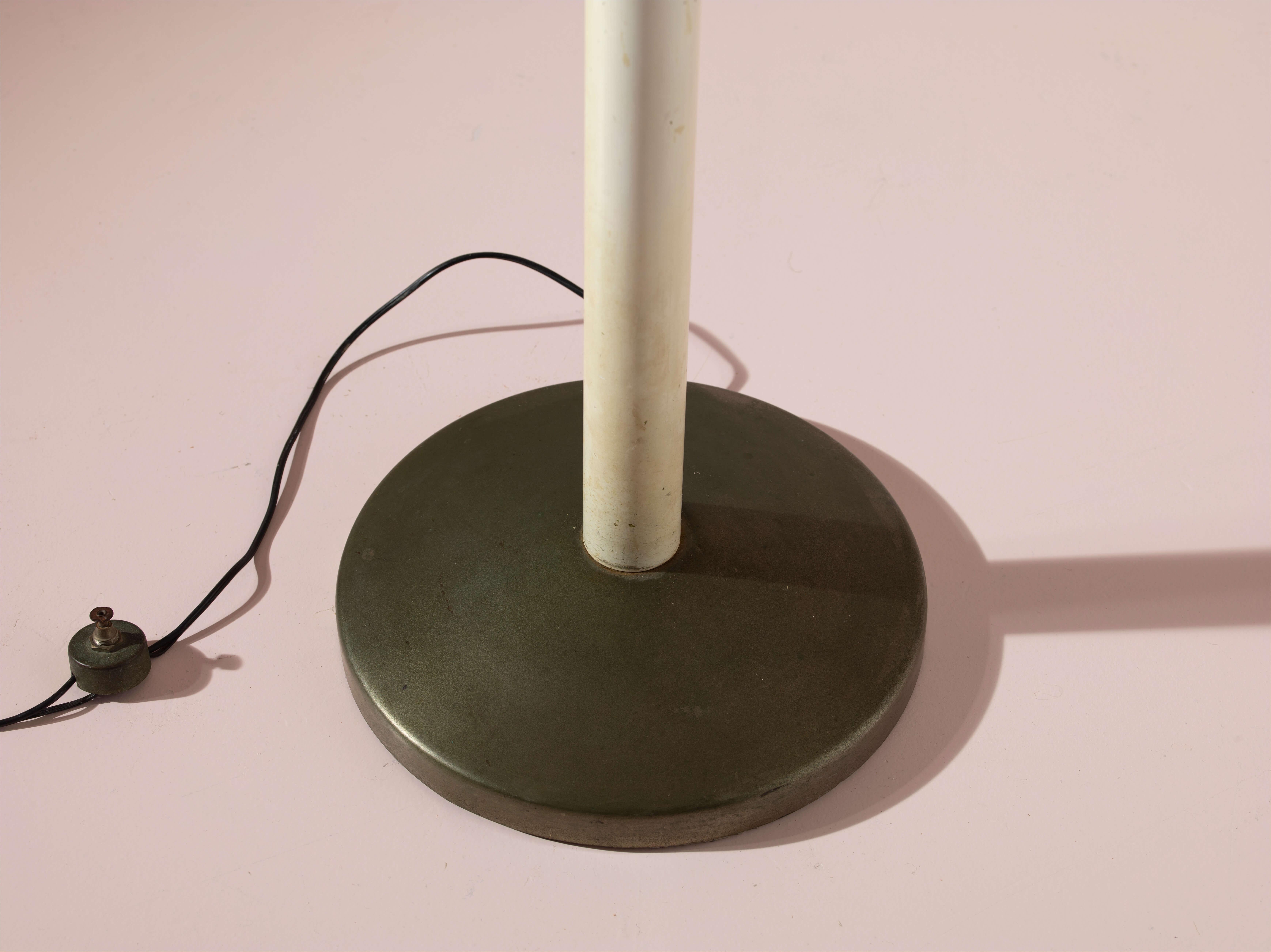 Pietro Chiesa lampadaire Luminator en laiton émaillé blanc FontanaArte, Italie années 1930 Bon état - En vente à Chiavari, Liguria