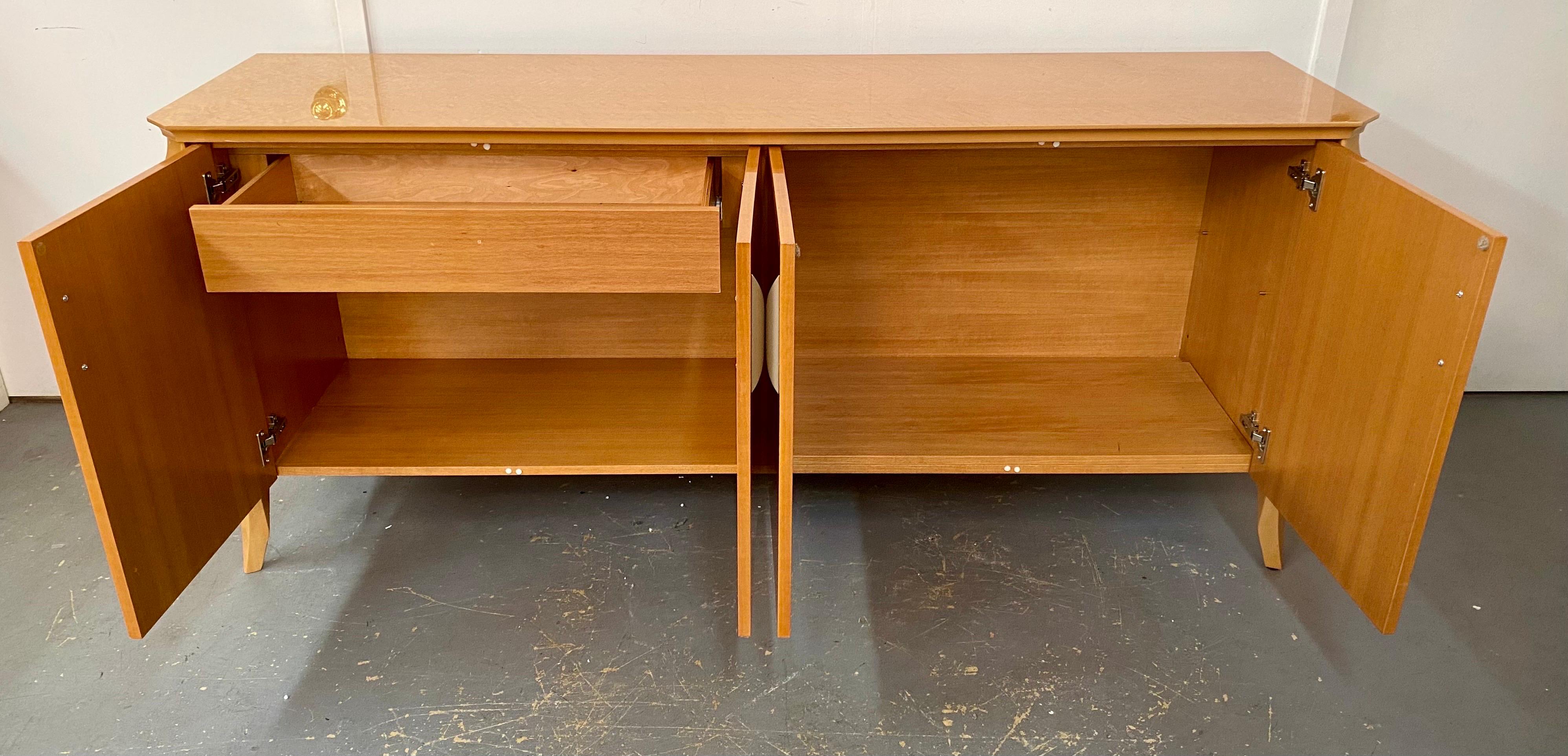 Pietro Contantini Postmodern Italian Maple Lacquer Credenza, Sideboard Cabinet  In Good Condition For Sale In Plainview, NY