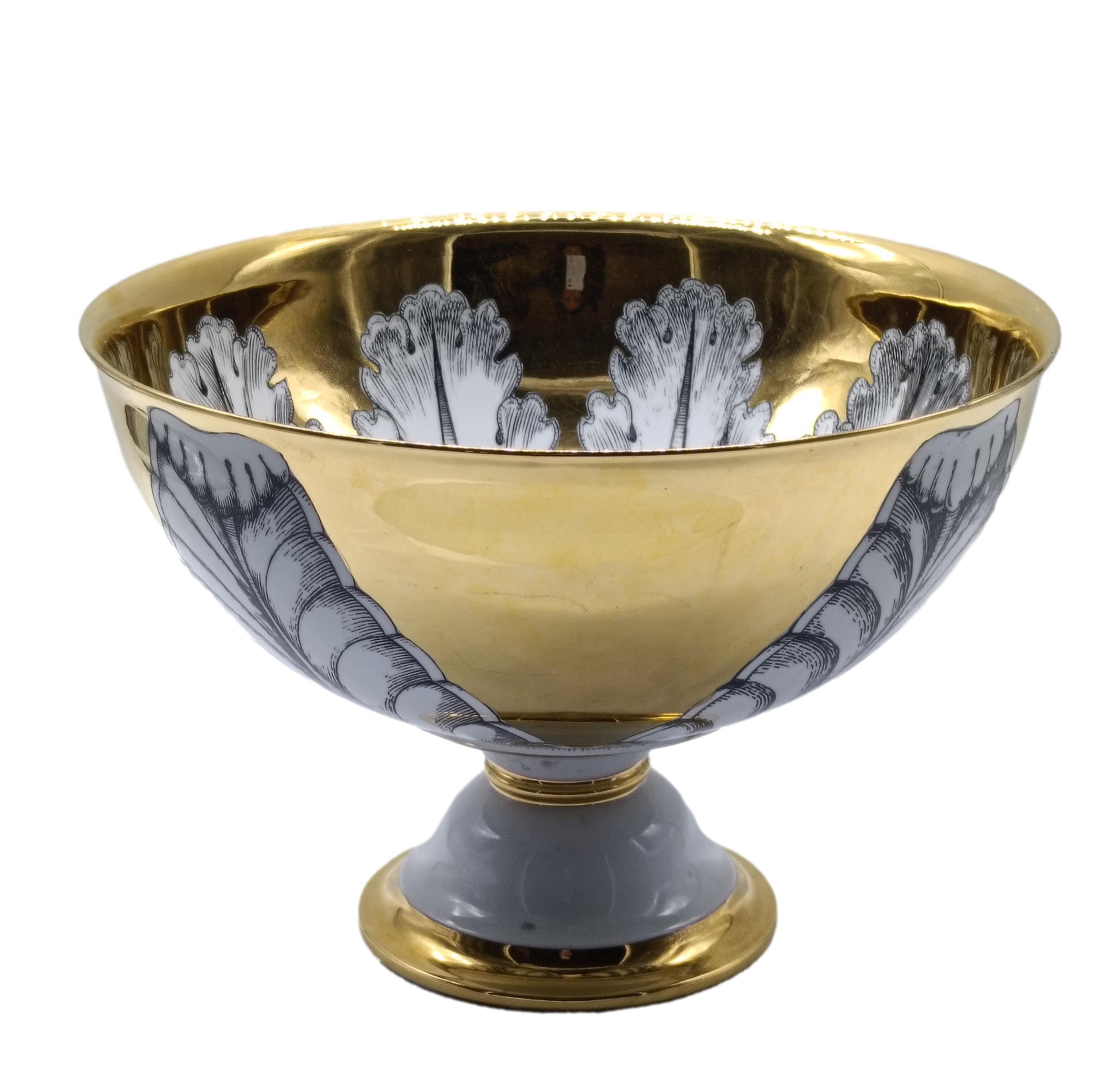 Pietro Fornasetti Porzellan Tafelaufsatz 'Rosone', Italien 2000er Jahre (Moderne) im Angebot