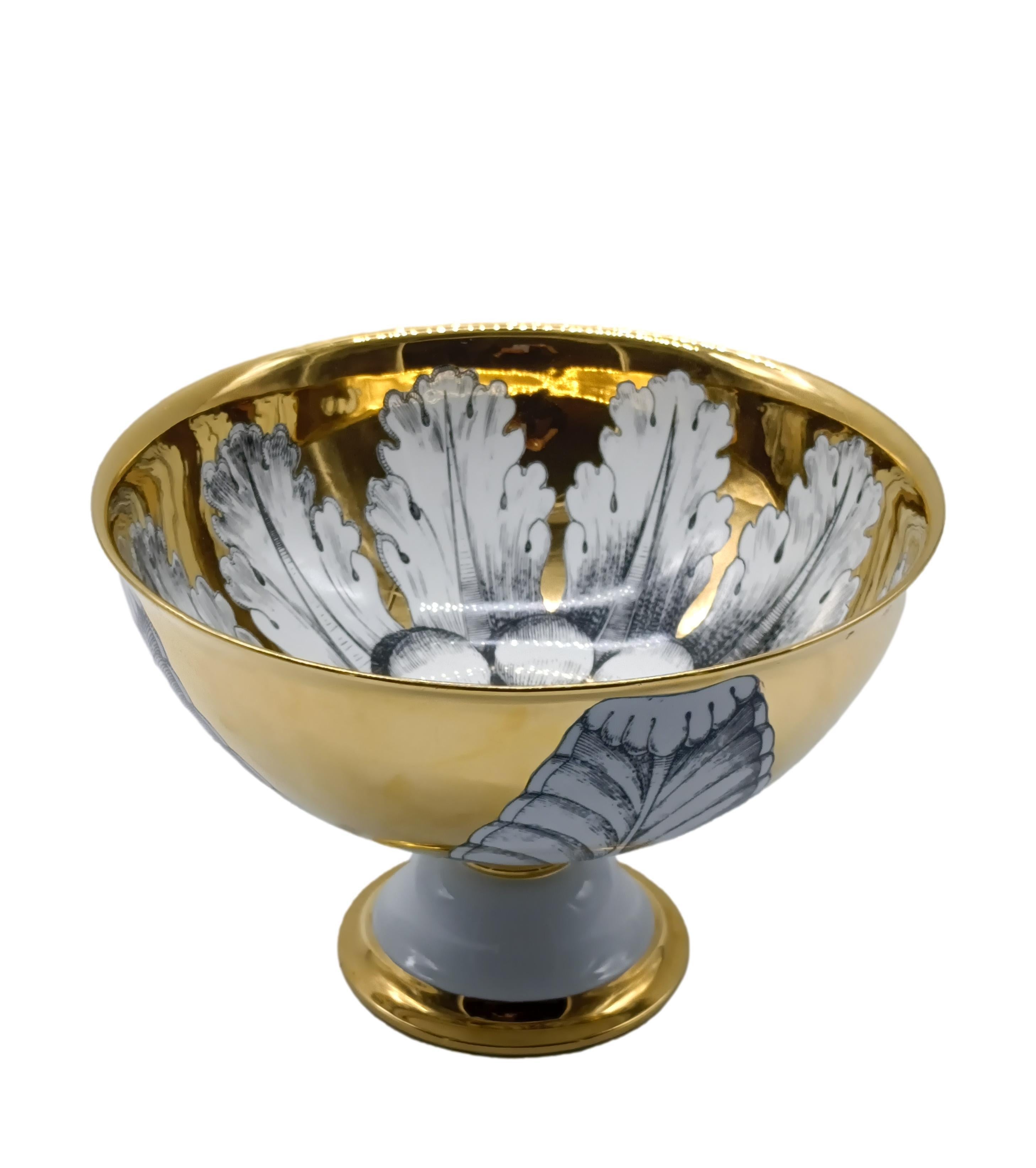 Pietro Fornasetti Porzellan Tafelaufsatz 'Rosone', Italien 2000er Jahre (Italian) im Angebot