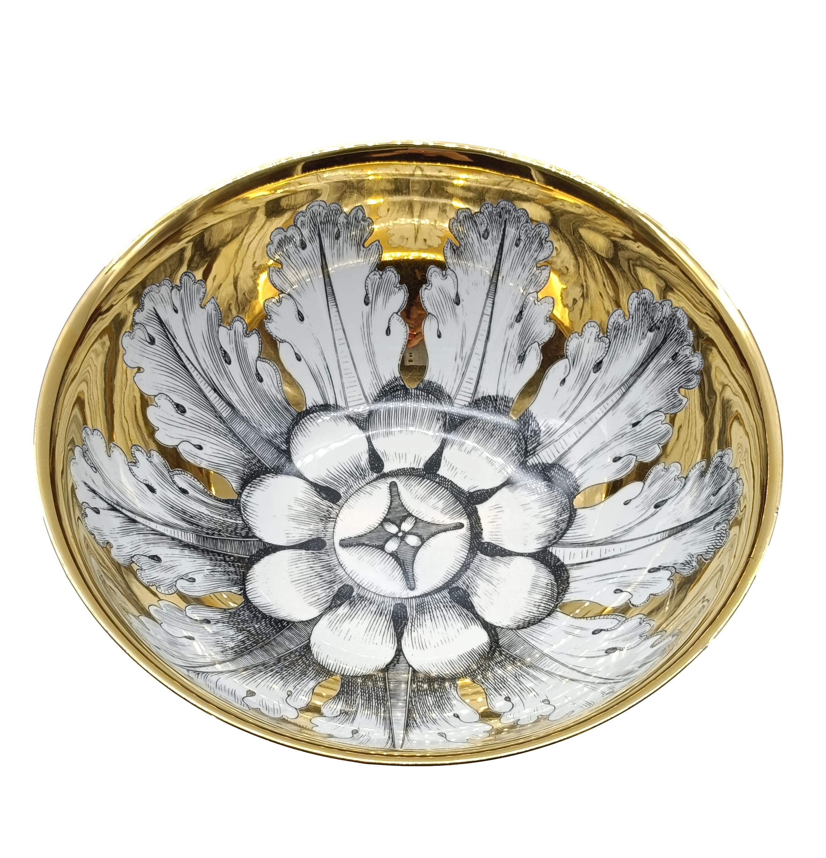 Pietro Fornasetti Porzellan Tafelaufsatz 'Rosone', Italien 2000er Jahre (Zeitgenössisch) im Angebot
