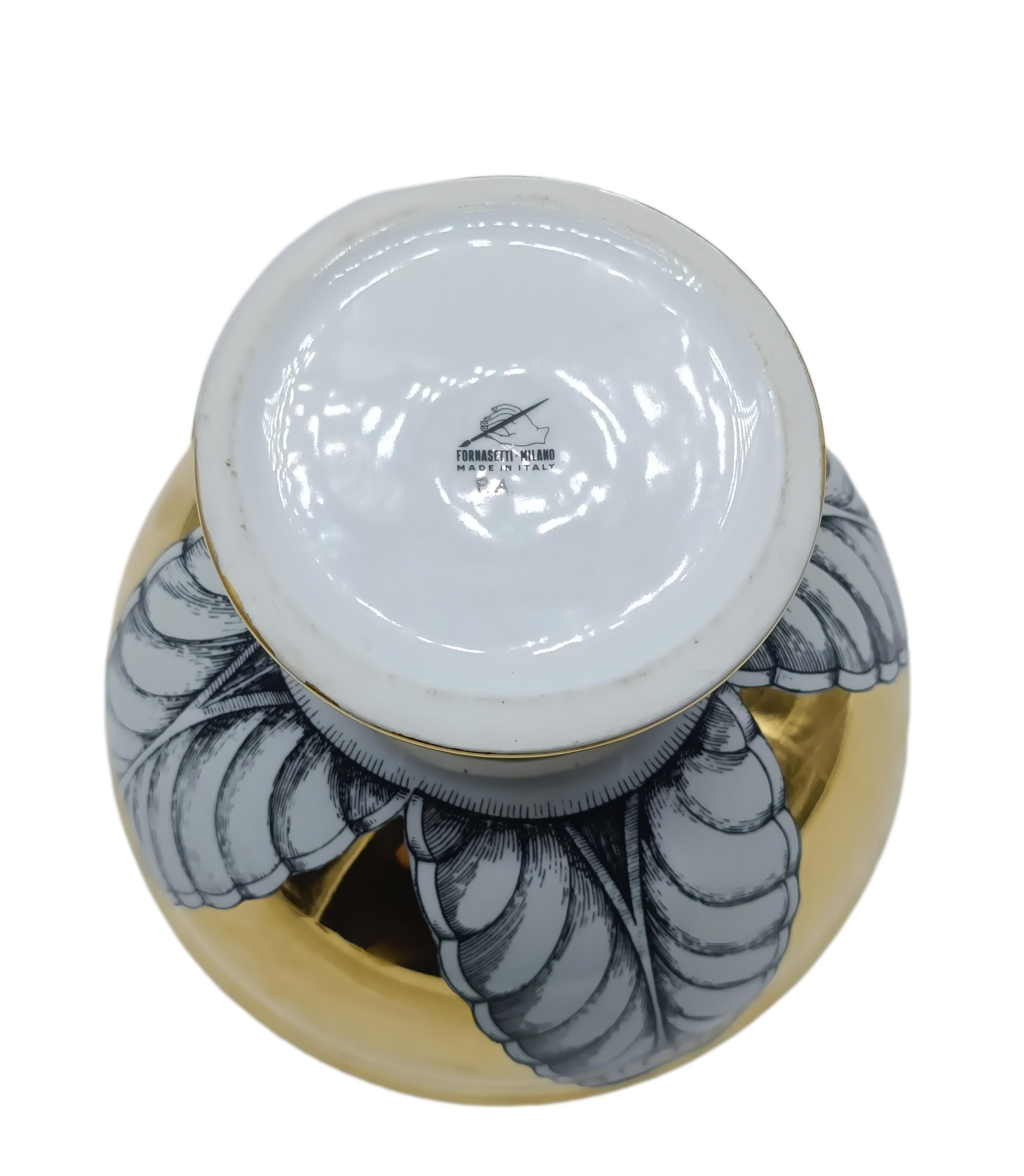 Pietro Fornasetti Porzellan Tafelaufsatz 'Rosone', Italien 2000er Jahre im Angebot 1