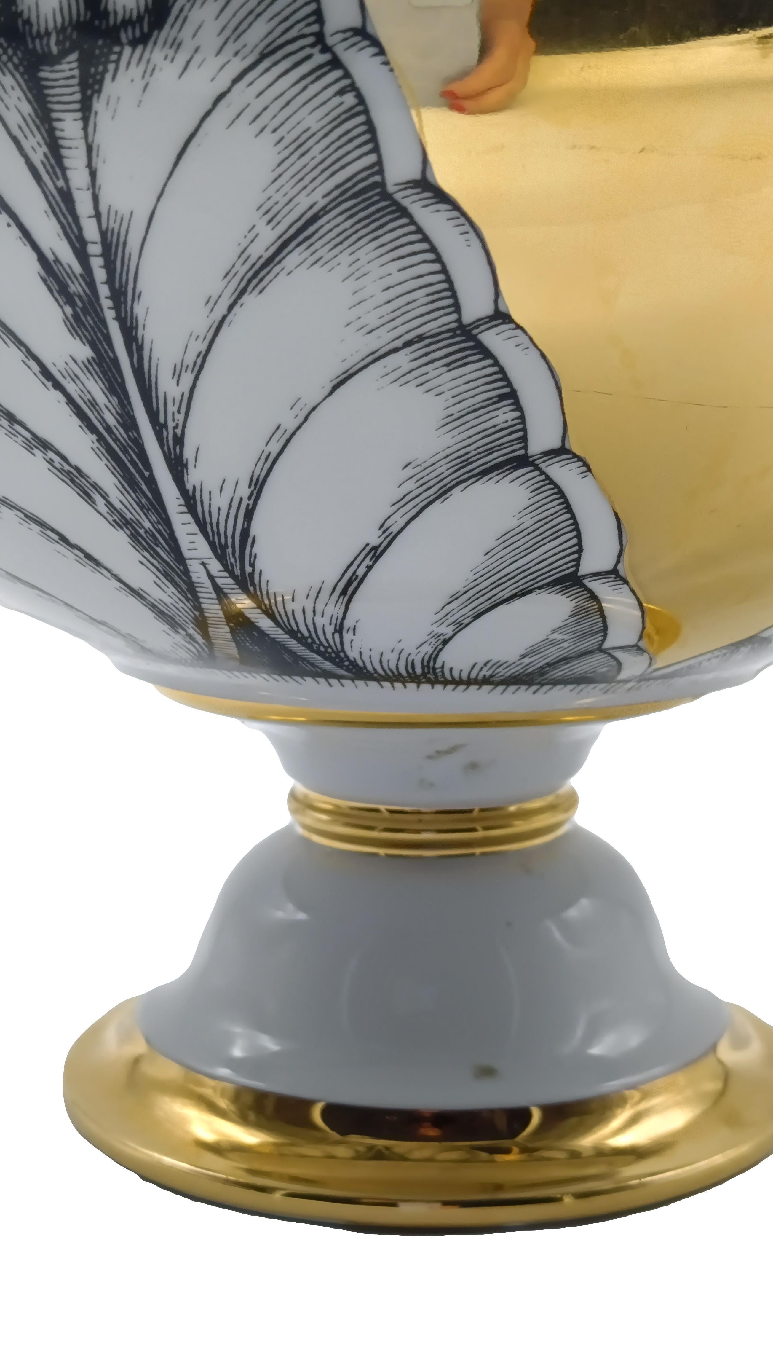 Pietro Fornasetti Porzellan Tafelaufsatz 'Rosone', Italien 2000er Jahre im Angebot 2