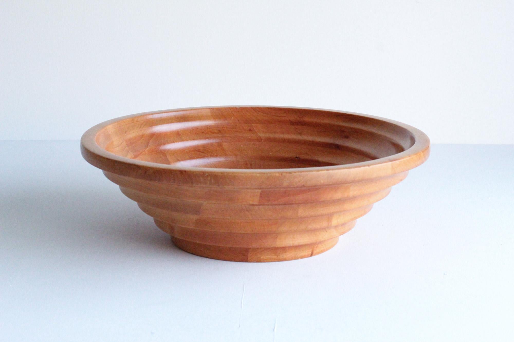 Pietro Manzoni mid-century Italian wood bowl for Vietri 1960s.

Bowl is marked signed on underside as pictured. 

Large 16 inch centerpiece.

Bowl is 1960s mid century but has a great post-modern feel as well. 


Versatile centerpiece,