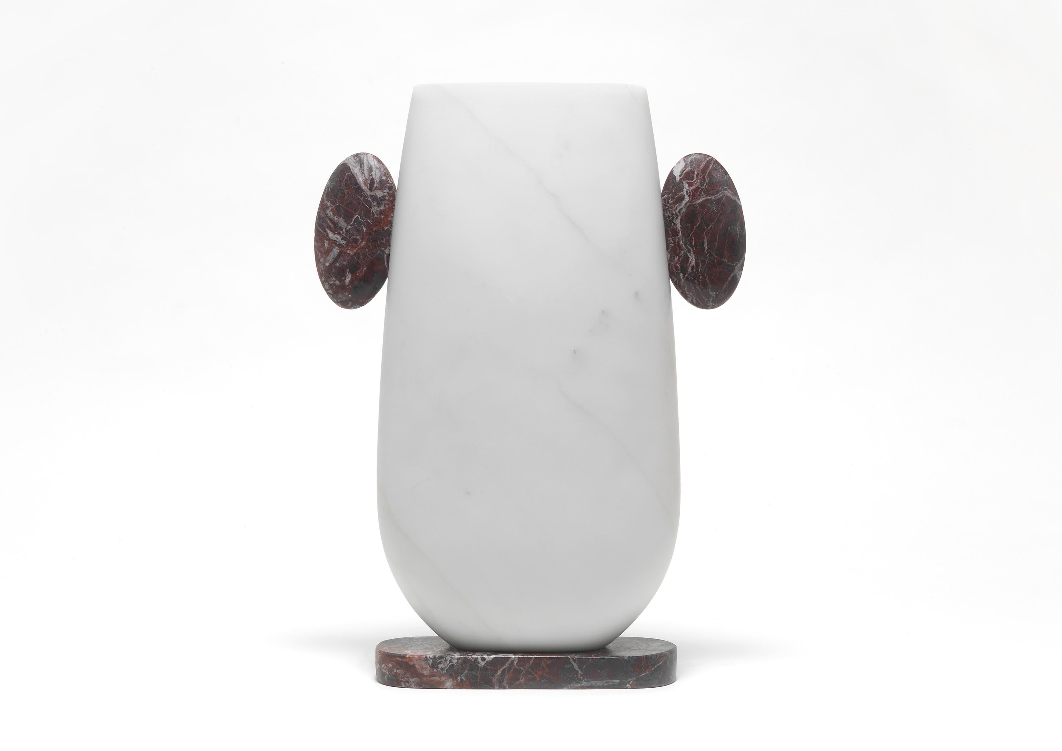 Pietro marble vase by Matteo Cibic
Dimensions: 10.7 x 2.9 x 15.1 cm
Materials: 
Bianco
Michelangelo,
Rosso Levanto

Vases made of various marbles cannot guarantee watertightness, better not use for cut flowers unless with the use vials for each