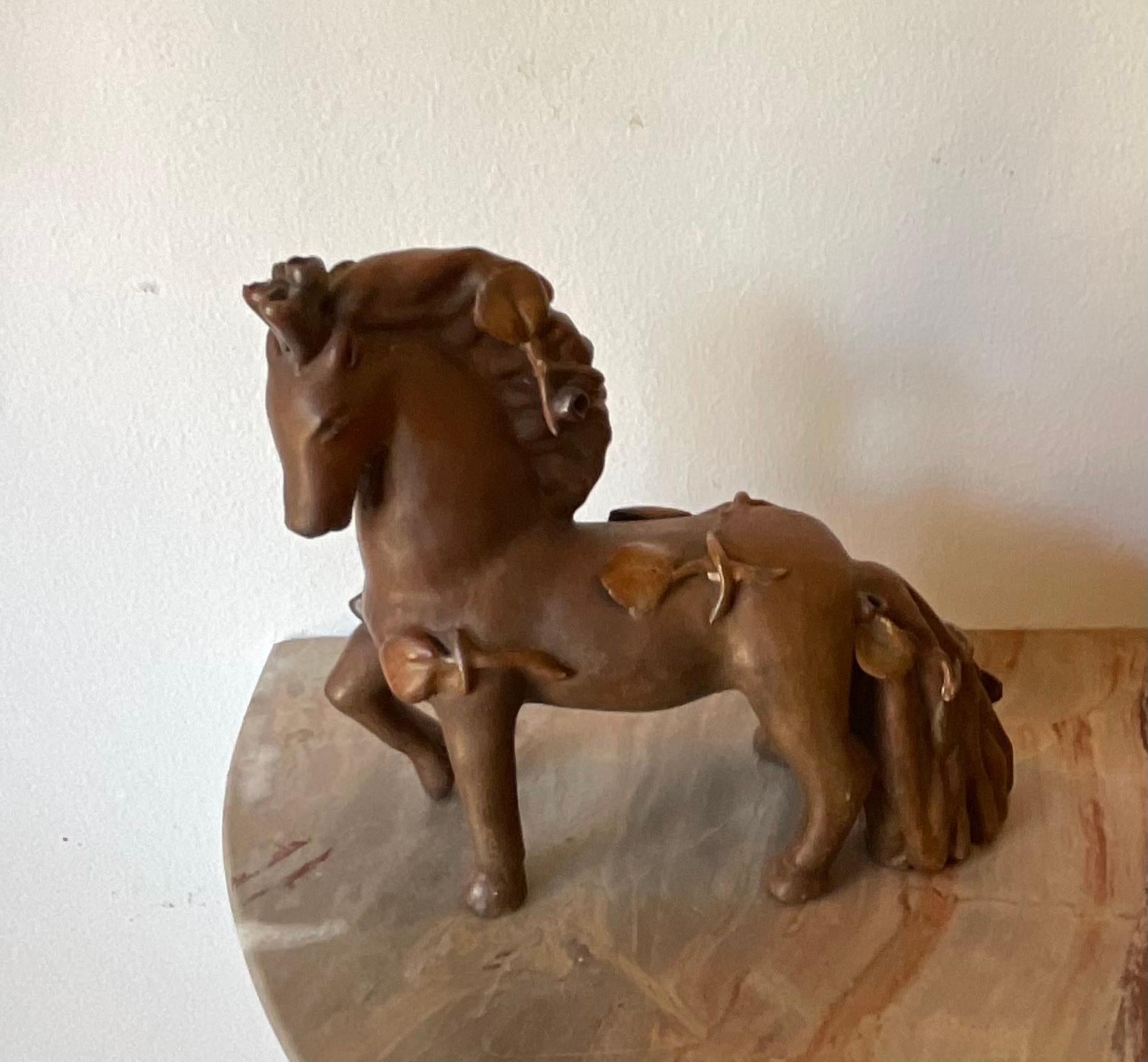 PIETRO MELANDRI - Cavallino in ceramica foglie in rilievo smaltate - ITALIA 1960 Moderno de mediados de siglo en venta