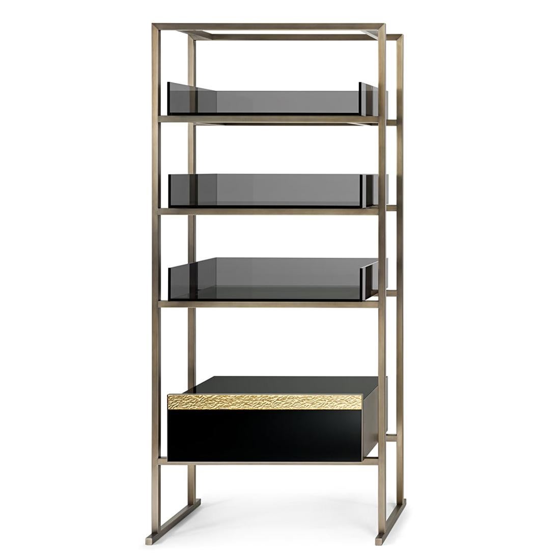 Shelf Pietro with frame structure in metal in burnished
and antiqued brass finish. With 3 shelves in black glass.
Structure and inside drawer in matt varnished grey wood,
drawers case's top and drawer in black glass with golden
glass. Sides in