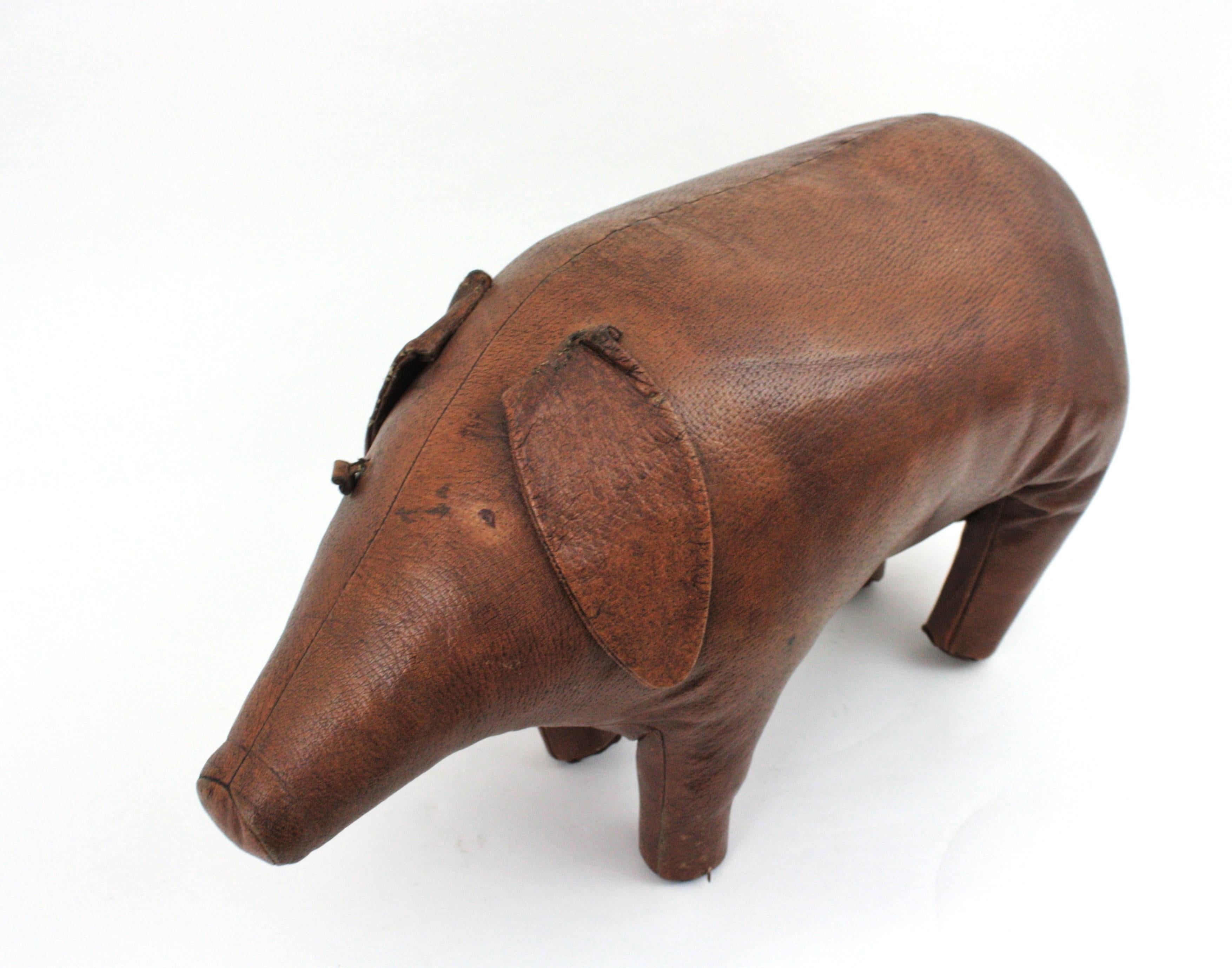 Cuir Tabouret Pig de Dimitri Omersa en cuir Brown, années 1950 en vente