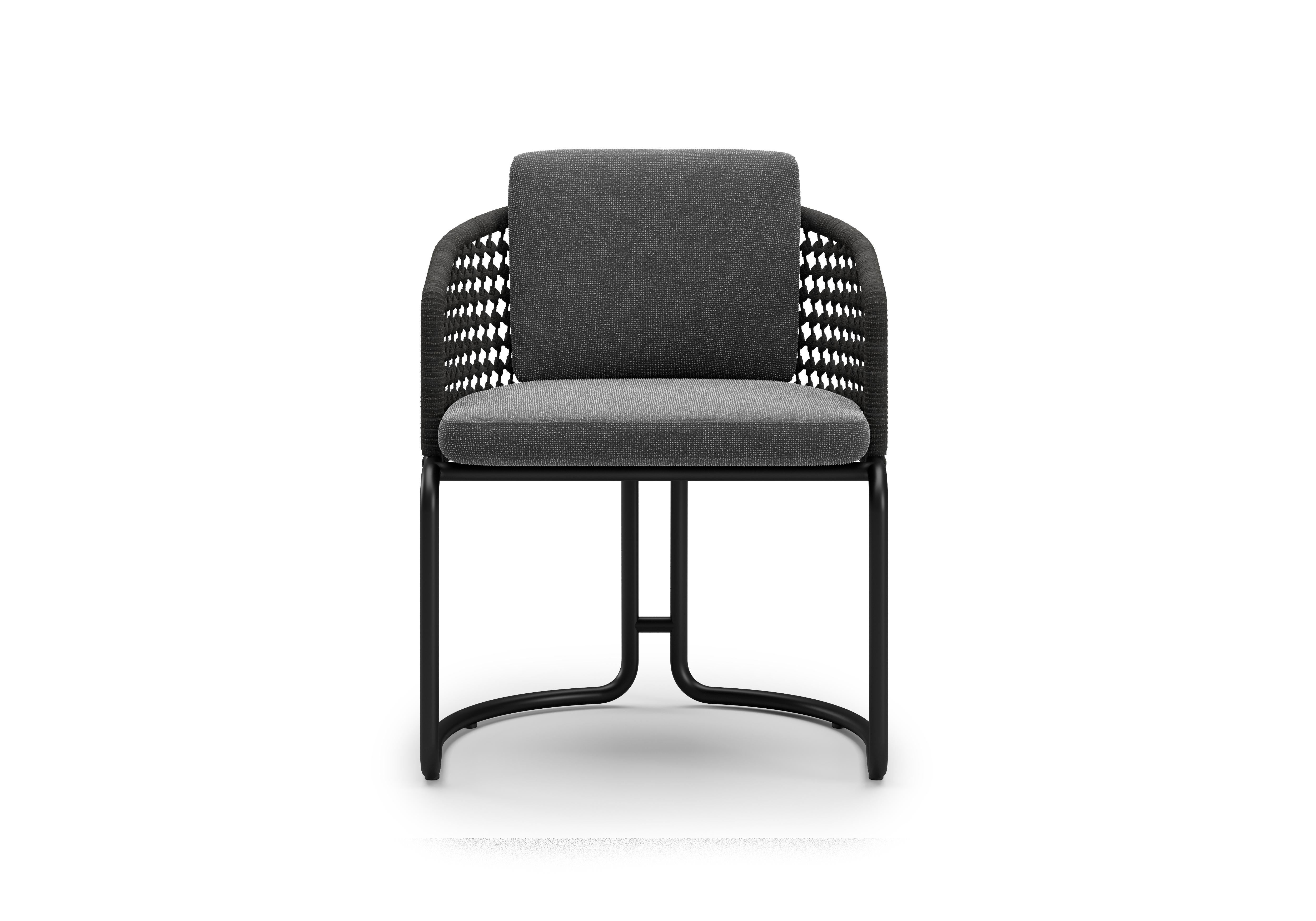 Sedia da pranzo Pigalle di SNOC
Dimensioni: L 62 x P 63 x H 79 cm.
Materiali: Corda acrilica, alluminio. 


La collezione Pigalle evidenzia la sensazione di leggerezza e solidità con la sua struttura a scheletro in alluminio, che caratterizza il