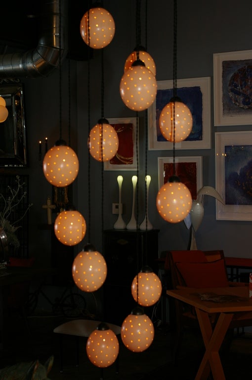 Lampadario Pigalle con uova di struzzo di Bourgeois Boheme Atelier in vendita 3