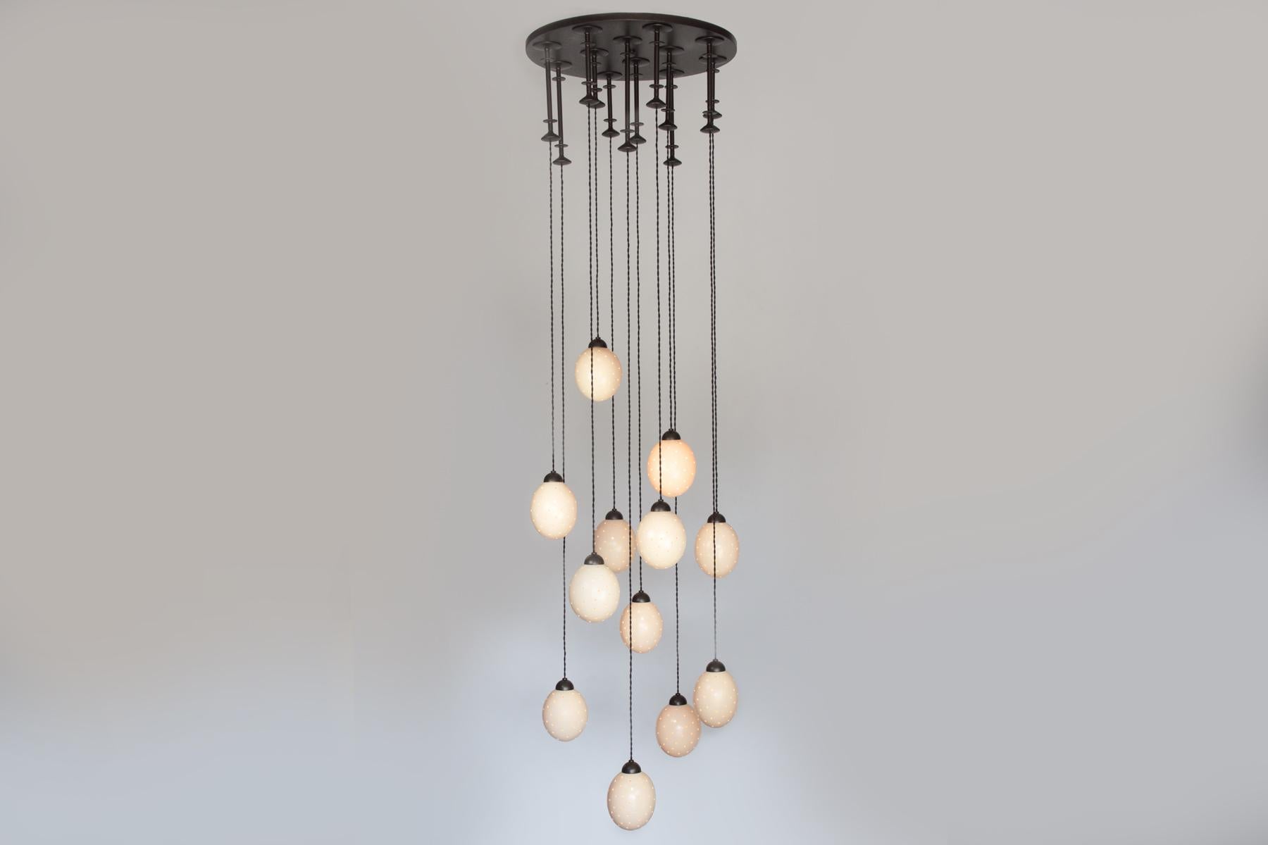 Lampadario Pigalle con uova di struzzo di Bourgeois Boheme Atelier in vendita 7