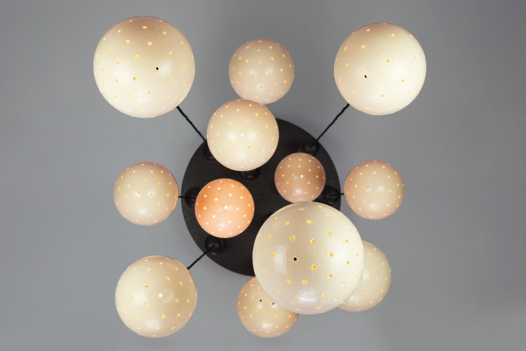 Lampadario Pigalle con uova di struzzo di Bourgeois Boheme Atelier in vendita 8