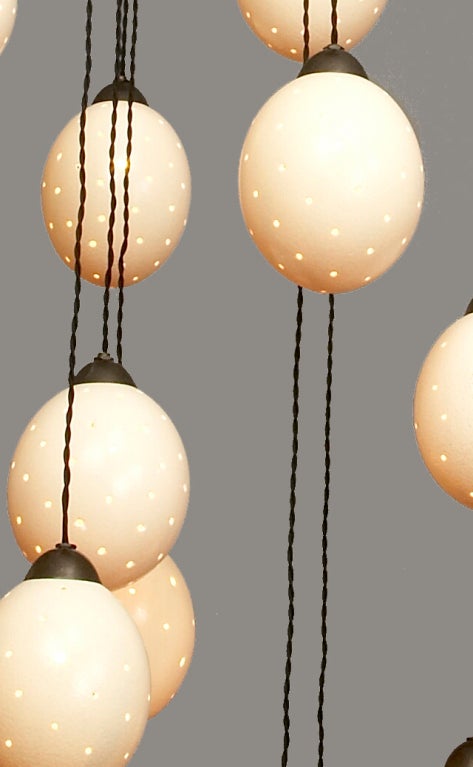Moderno Lampadario Pigalle con uova di struzzo di Bourgeois Boheme Atelier in vendita