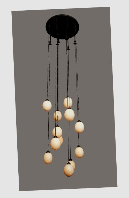 Americano Lampadario Pigalle con uova di struzzo di Bourgeois Boheme Atelier in vendita