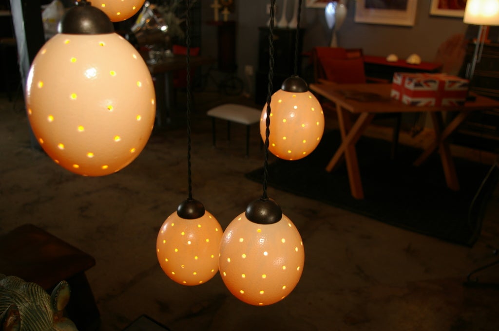 Lampadario Pigalle con uova di struzzo di Bourgeois Boheme Atelier in vendita 1