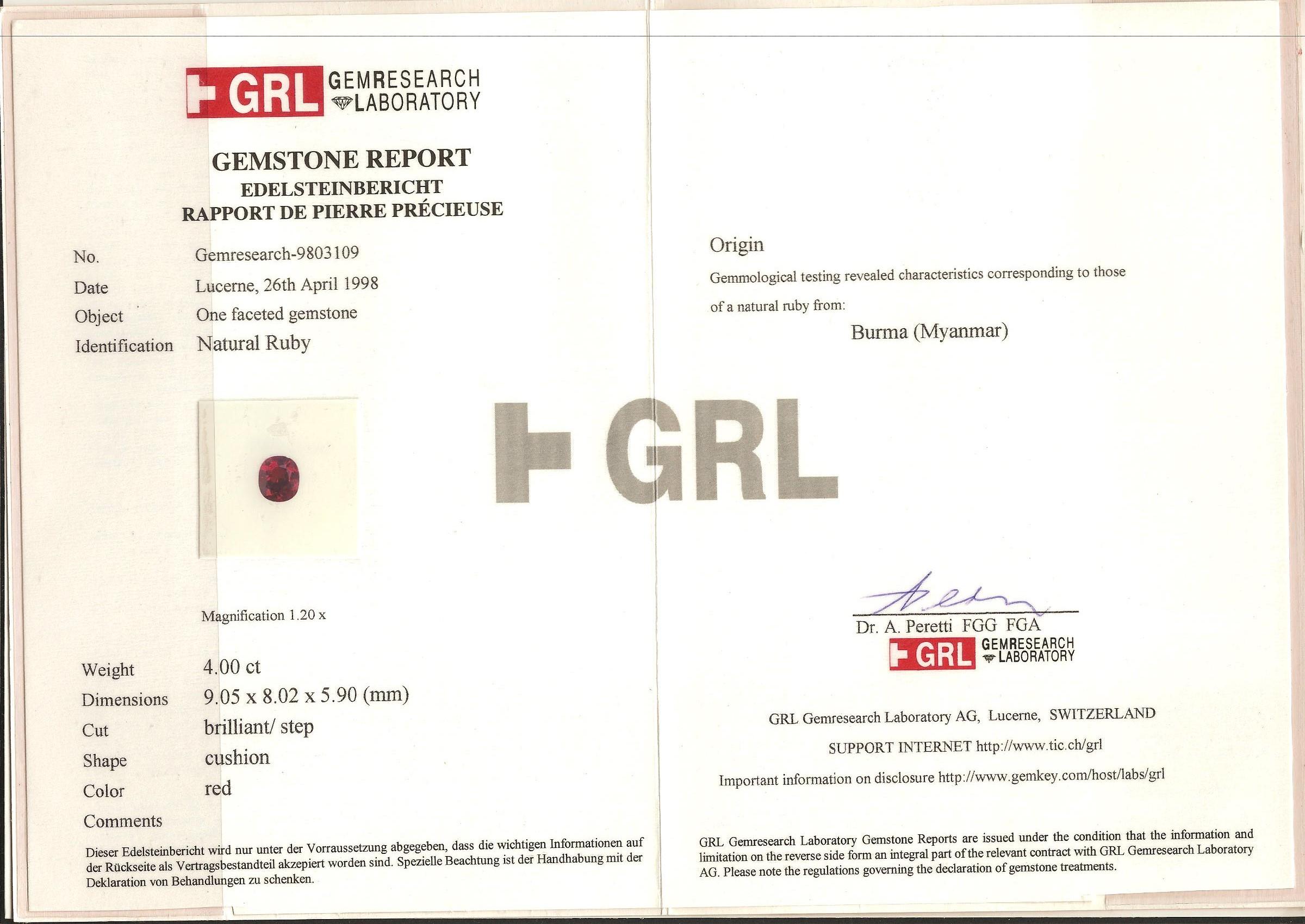 Anillo de 3 piedras de diamantes y rubí birmano sangre de paloma de 4,00 quilates certificado por el GIA Artesano en venta