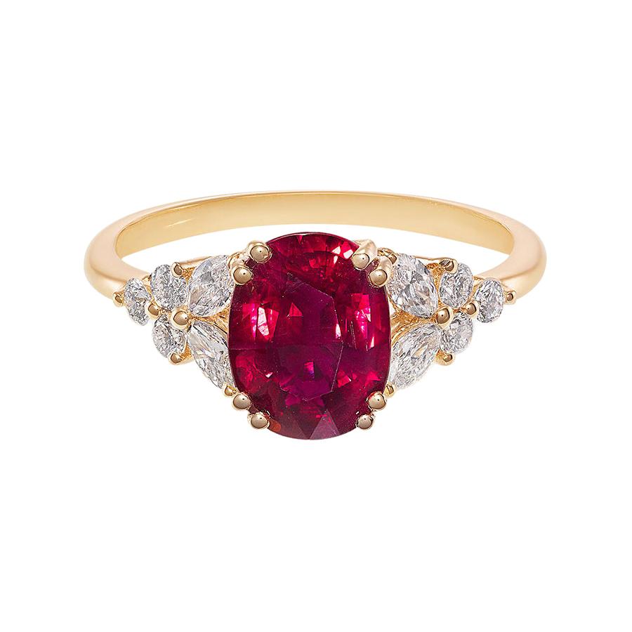 Verlobungsring aus Gelbgold mit ovalem Rubin in Taubenblutform und Marquise-Diamanten 