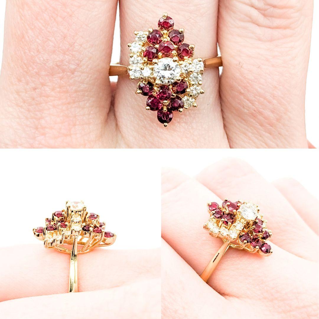 Anillo Cascada de Rubí Rojo Sangre de Paloma y Diamante

Te presentamos este precioso Anillo de Cóctel con Gema de Rubí, expertamente elaborado en oro amarillo de 18 quilates. El anillo exhibe unos impresionantes rubíes de color rojo intenso de 0,57
