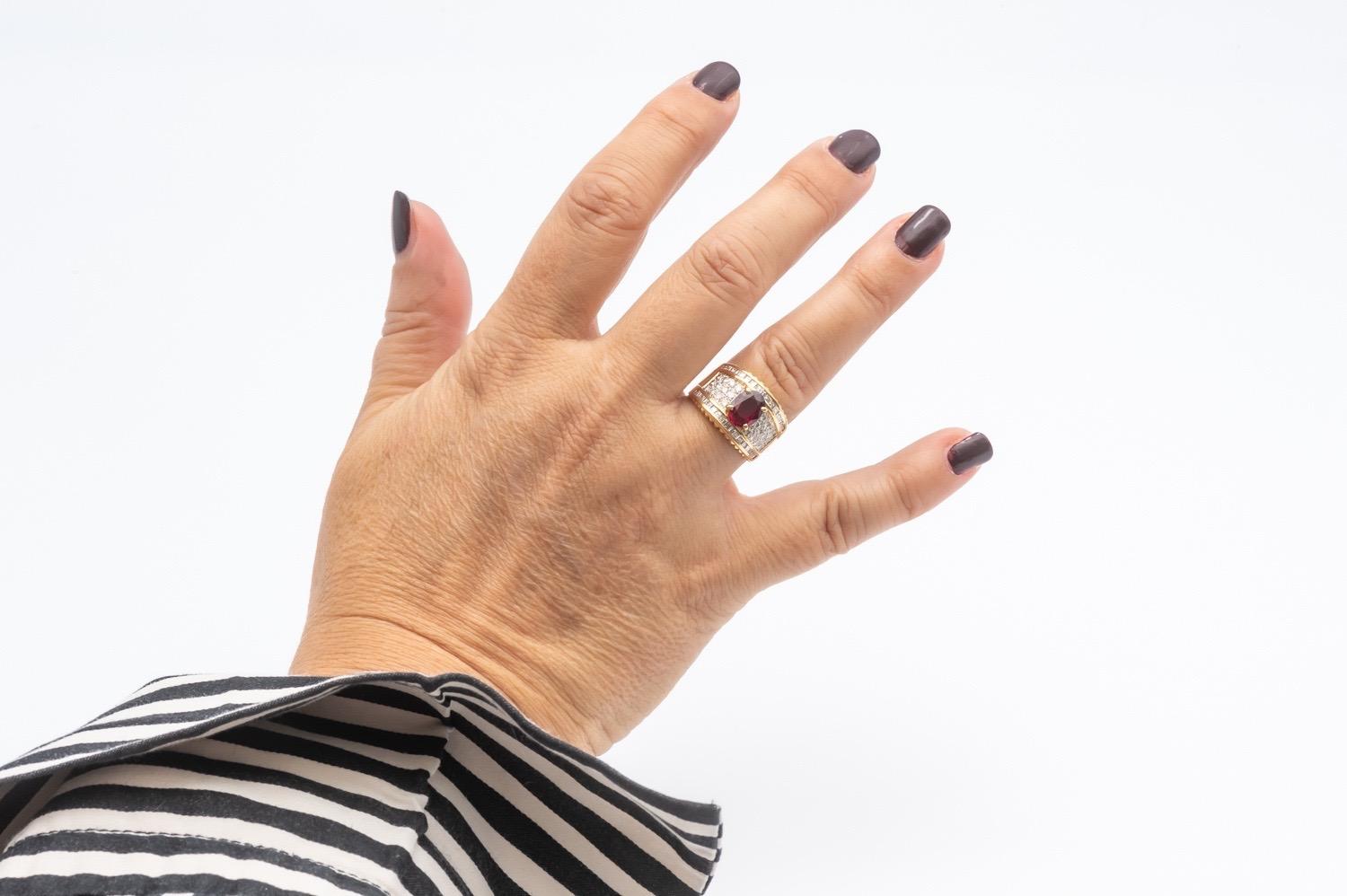 Taubenblut Rubin Diamant Pavé-Ring aus 18 Karat Gelbgold (Zeitgenössisch)