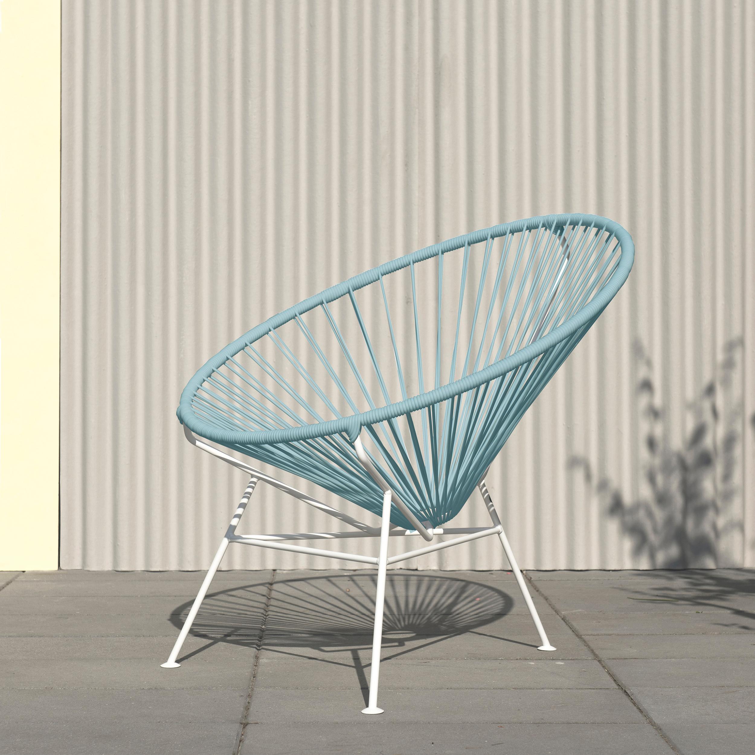 Chaise Condesa bleu pigeon, cadre blanc, par OK Design
Dimensions : D 80 x L 80 x H 78 cm.
Matériaux : Métal peint par poudrage, cordon en PVC.

Disponible avec un cadre noir ou un cadre blanc.
Disponible dans d'autres couleurs. Veuillez nous
