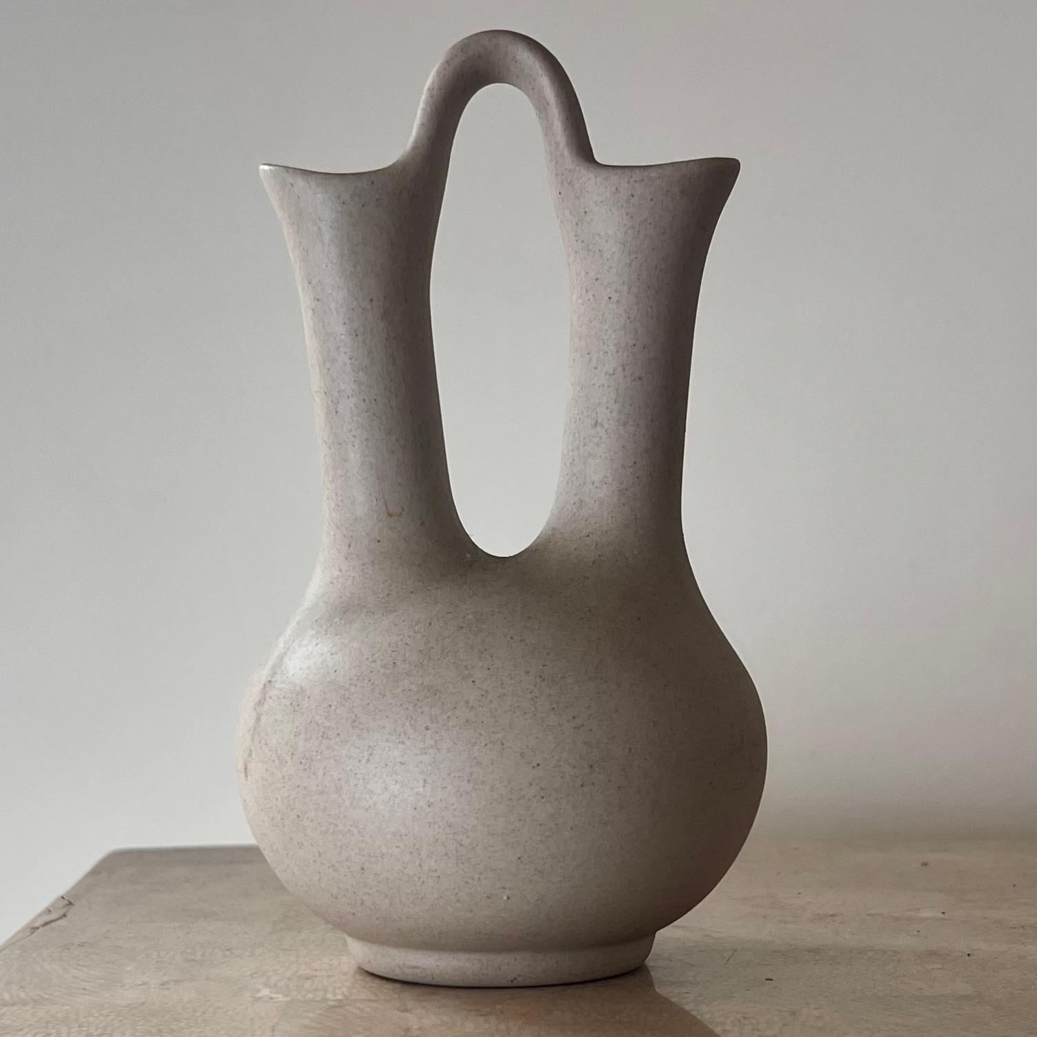 Doppelgehäuseförmige Keramikvase mit Schweinenschmiedeeisen von Doug Ferguson, 20. Jahrhundert. im Zustand „Gut“ im Angebot in View Park, CA