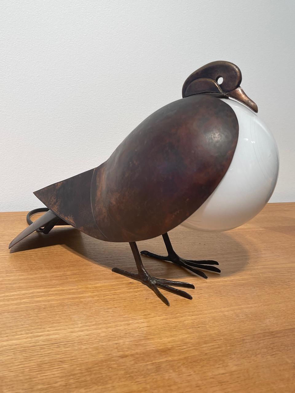 90's François-Xavier Lalanne's “Pigeon” Bronze and Opaline Glass Table Lamp In Good Condition In Paris, FR