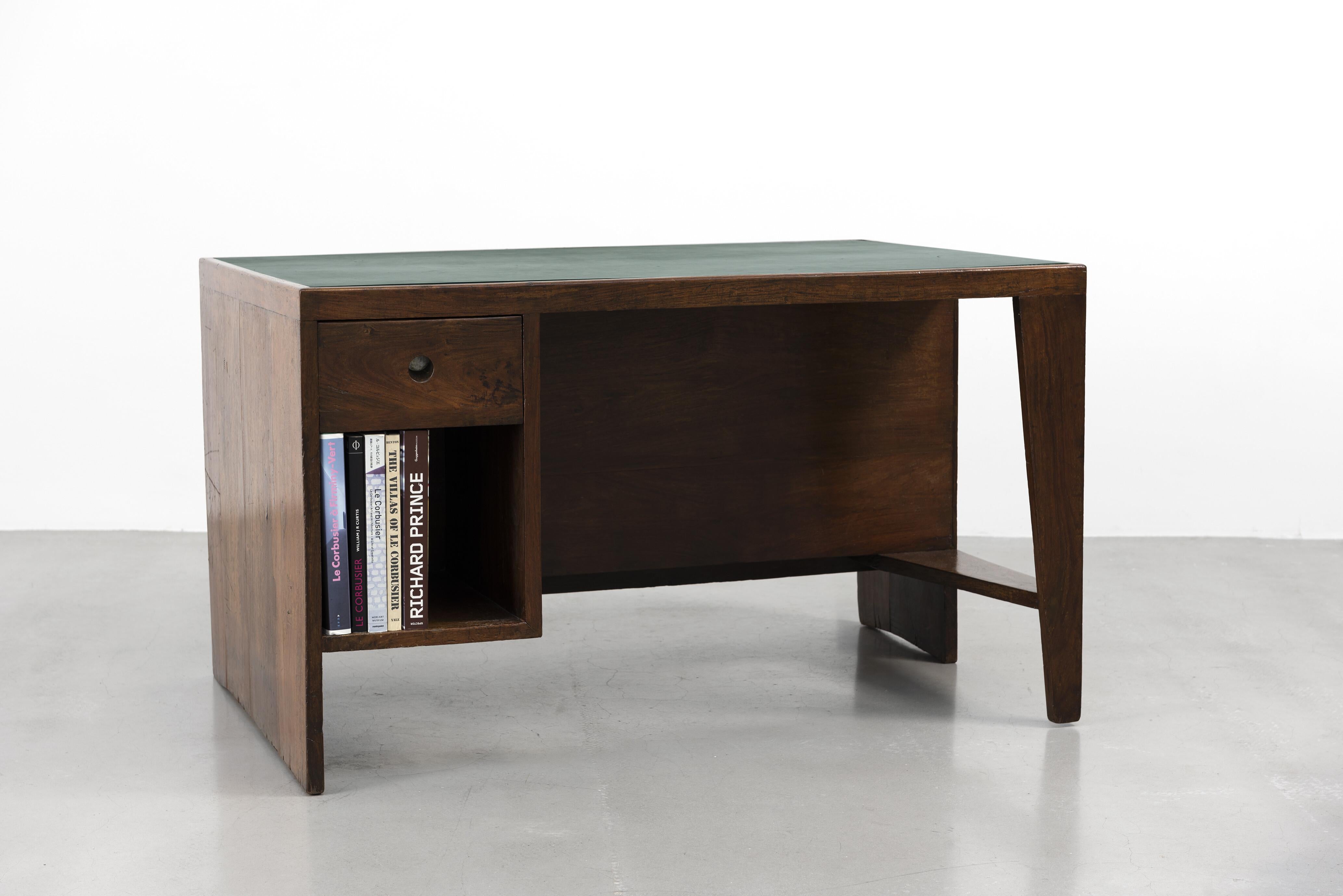 This piece comes from the famous Chandigarh project in India, as when India gained independence in 1947, Nehru decided to commission a contemporary architect for the creation of the new capital of the Punjab region, which would become Chandigarh. Le