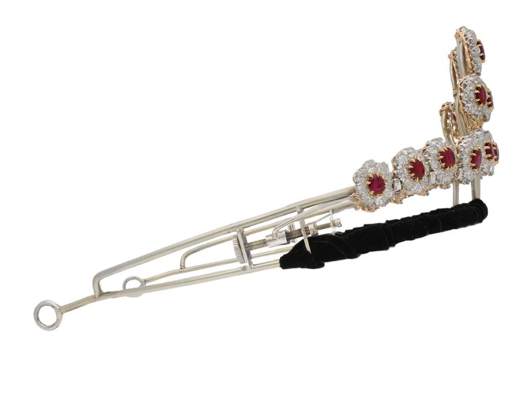 Collier de sang de pigeon en rubis birman et diamants/Tiara, vers 1915 Bon état - En vente à London, GB