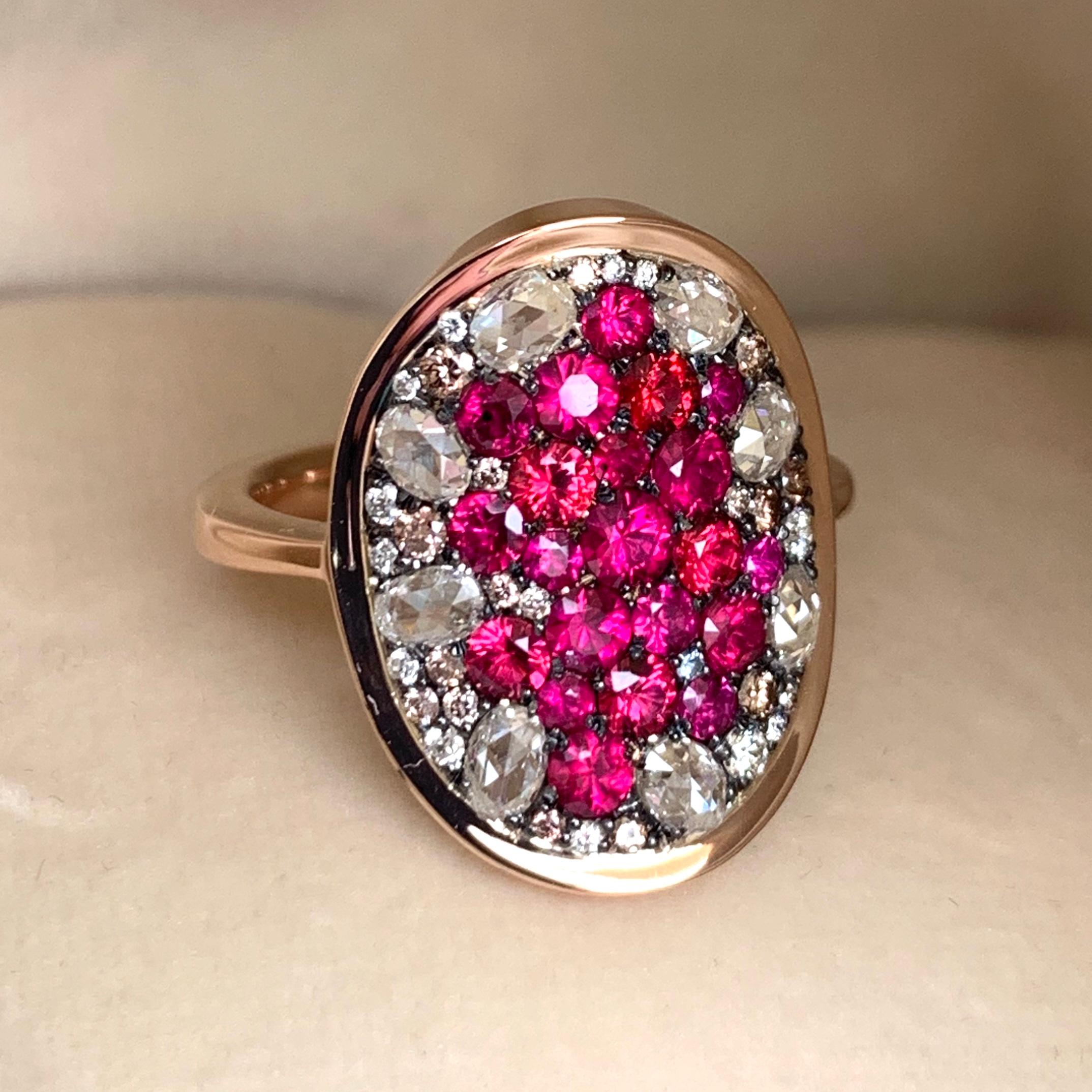 One of a kind ring handmade in Belgium by jewelry designer Joke Quick, in 18K Rose gold 5,6 g & blackened sterling silver 2g (The stones are set on silver to create a black background for the stones the rest of the ring is made in 18K gold))
Pave