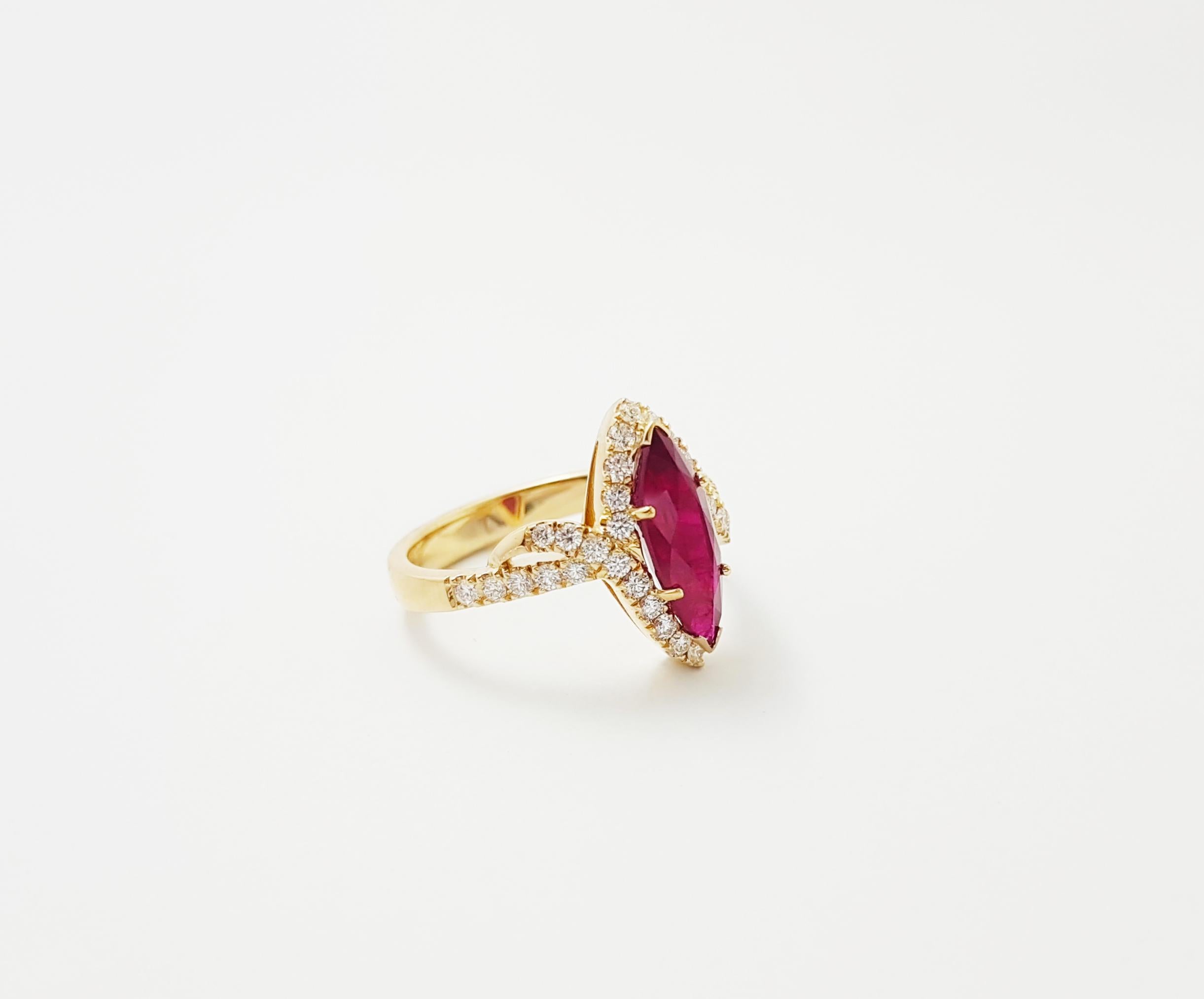 Taubenblut-Rubin mit Diamantring in 18K Goldfassung im Angebot 5