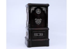 Hucha de palisandro con aplicaciones de plata