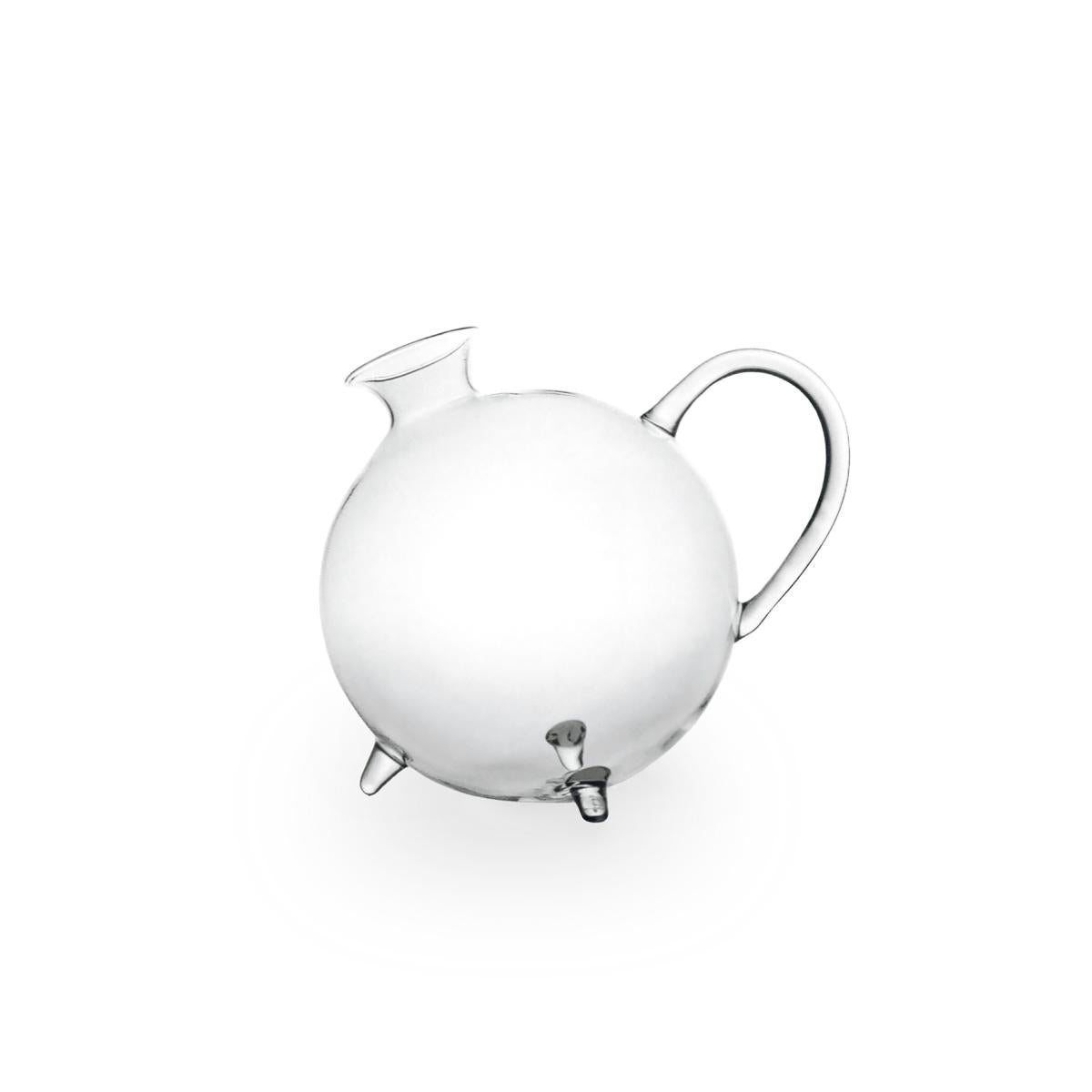 Piggy, designed by Aldo Cibic, is a handmade jug in blown borosilicate glass. The round lines make piggy an ironic object, refined but at the same time versatile, which can be used both for water and wine.