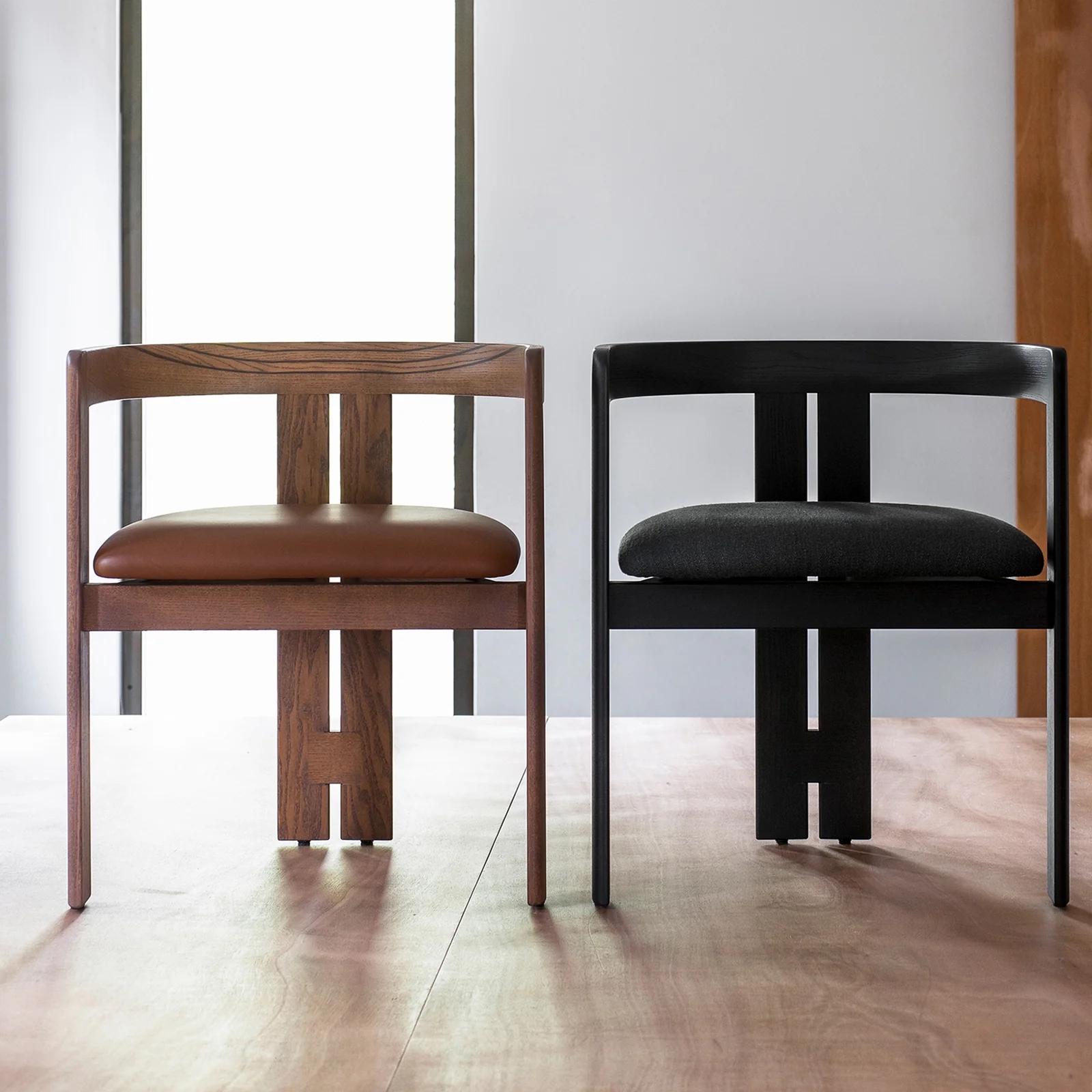 Sillón Pigreco
Diseño de Tobia Scarpa (1959)

El sillón Pigreco es el primer diseño de Tobia Scarpa, creado en 1959 y ahora producido por Tacchini. Icono del diseño italiano, Pigreco encarna un poético equilibrio de líneas rectas y curvas, espacios
