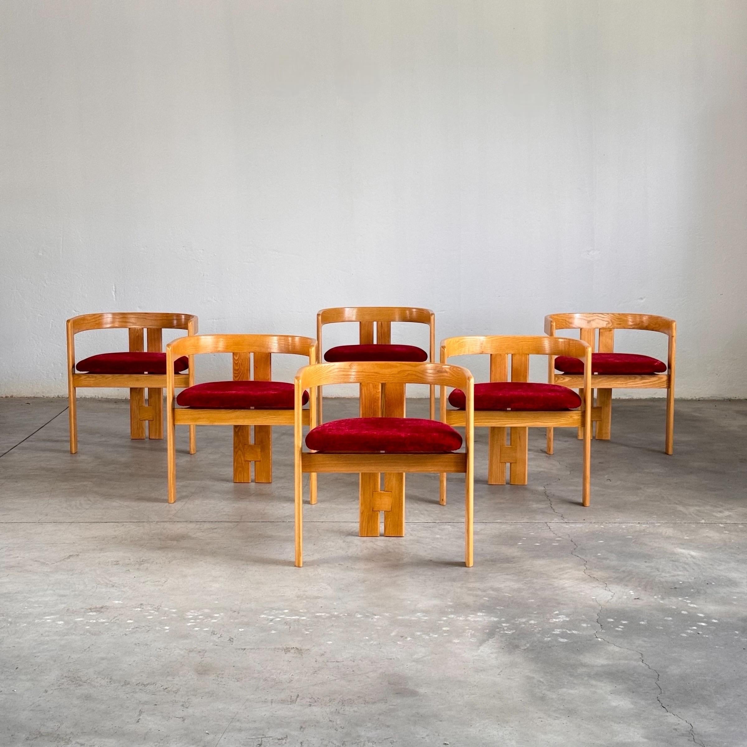 This set of six Pigreco chairs, designed by the renowned Italian designers Afra & Tobia Scarpa for Gavina in the 1960s, epitomizes the elegance and innovation of mid-century modern design. Each chair has been meticulously restored and reupholstered