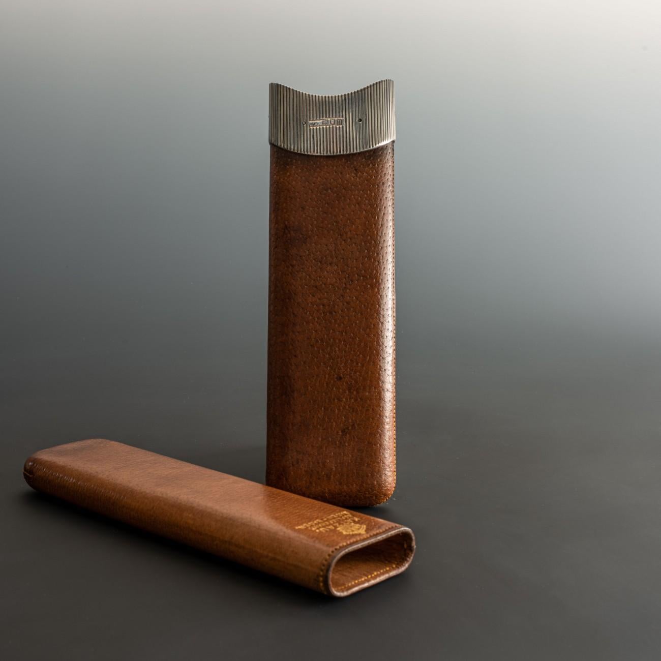 Superb pigskin cigar case with thick fluted silver collar, hallmarked London 1908 and embossed with the mark for the famous turn of the century shop 'Katzau' in Baden-Baden.

Dimensions (when fully closed): 19 cm/7½ inches (length) x 5.5 cm/2?