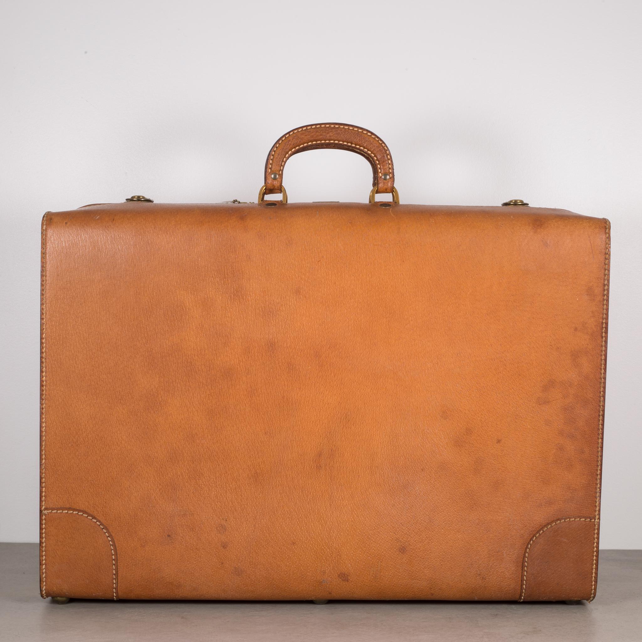 About

This is an original 100% pigskin luggage by Boyle. The suitcase has large round, brass feet and brass locks with the original key. It is beautifully swen with whip stitching throughout and reinforced pigskin corners. The interior is