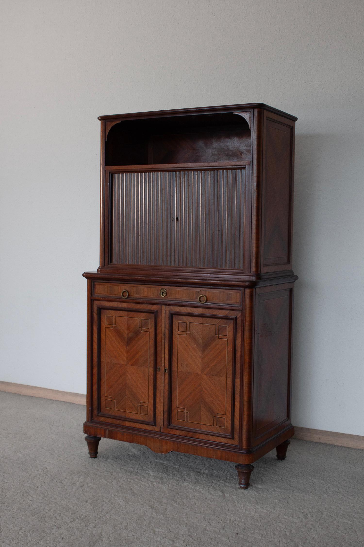 Sculpté à la main Pihouée 20th Century Antique French Art Nouveu Cabinet Rolle-Top Inlaid wood en vente