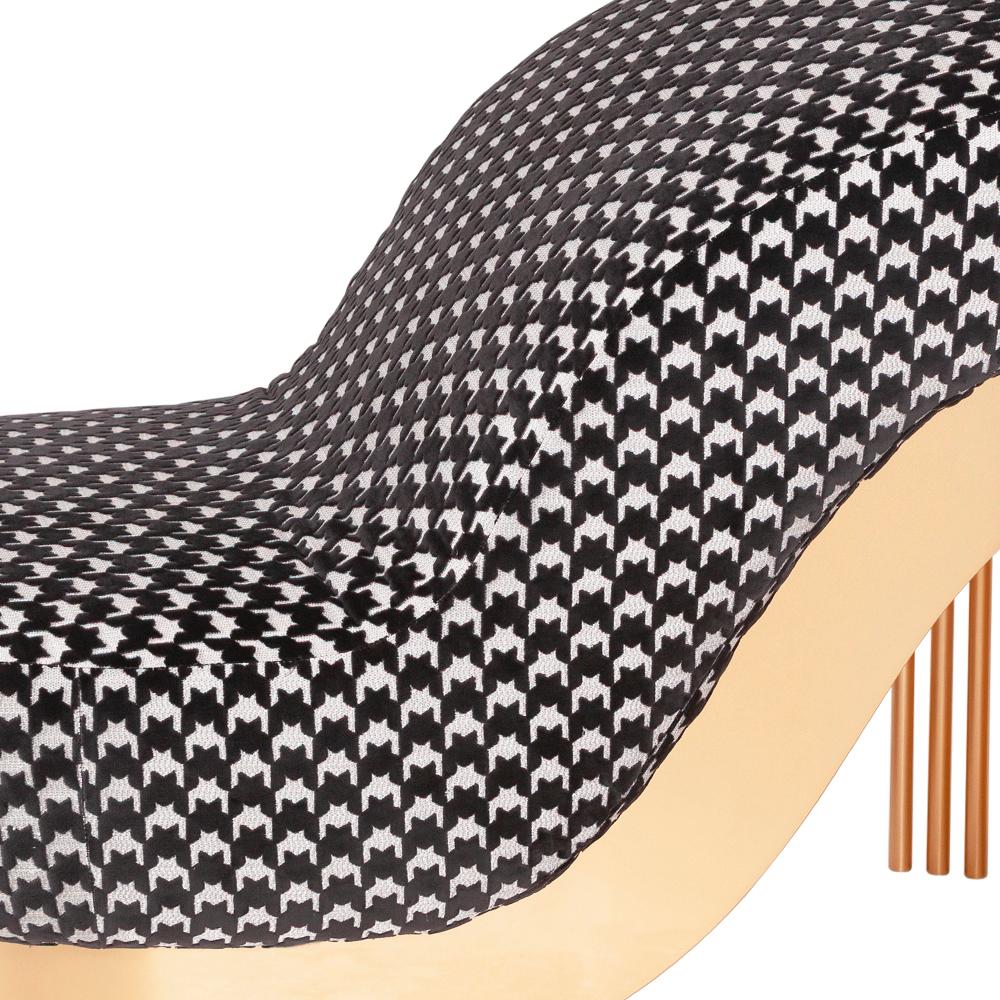 Portuguese Pike Heels Long Chair with Black and White Fabric For Sale