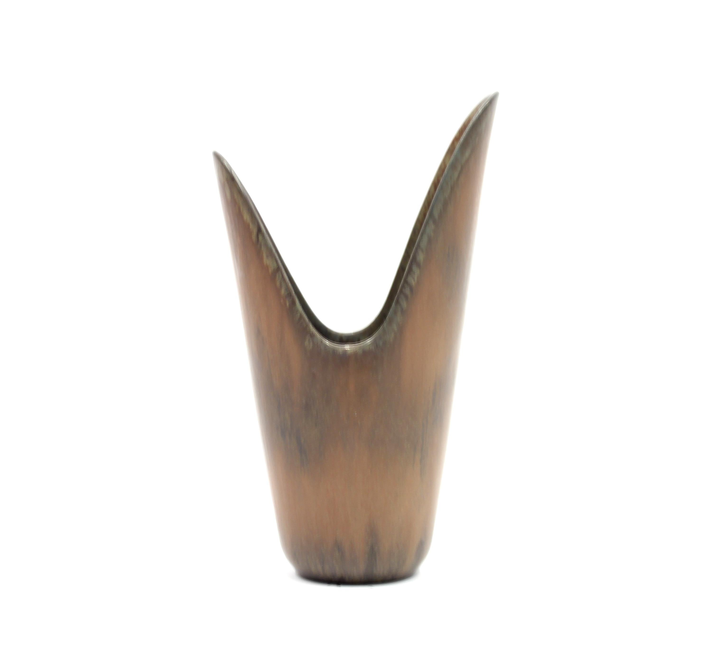 Brown pike mouth vase by Gunnar Nylund for Rörstrand, 1950s. Good vintage condition with light ware consistent with age and use.