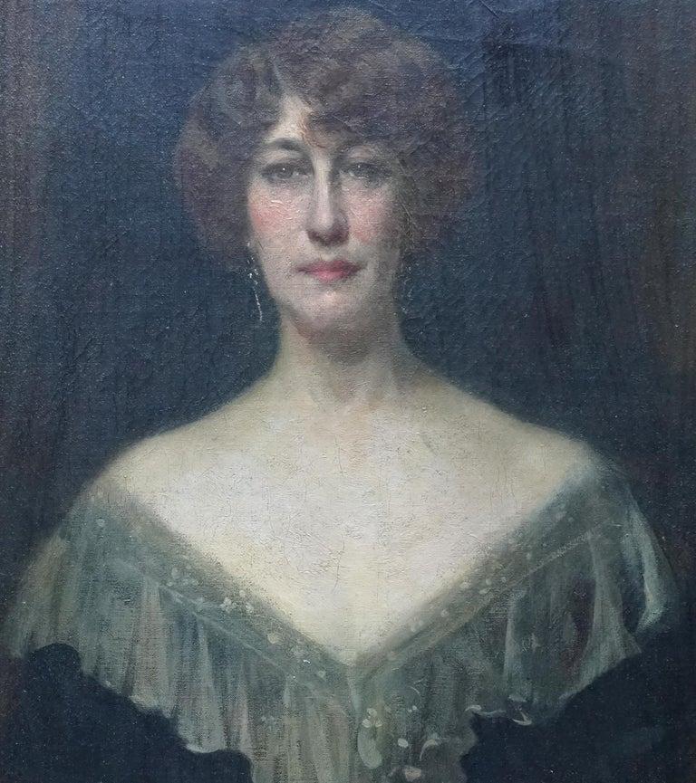 Ritratto di Emily Gertrude Muirhead - dipinto a olio d'arte britannica del 1910 - Painting di Pilade Bertieri