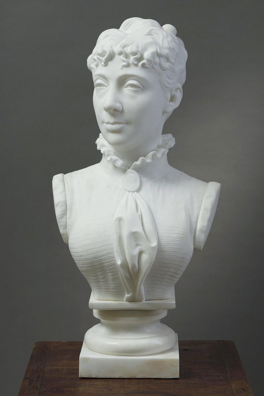 Figurative Sculpture de Pilade Olivari - Busto de mujer