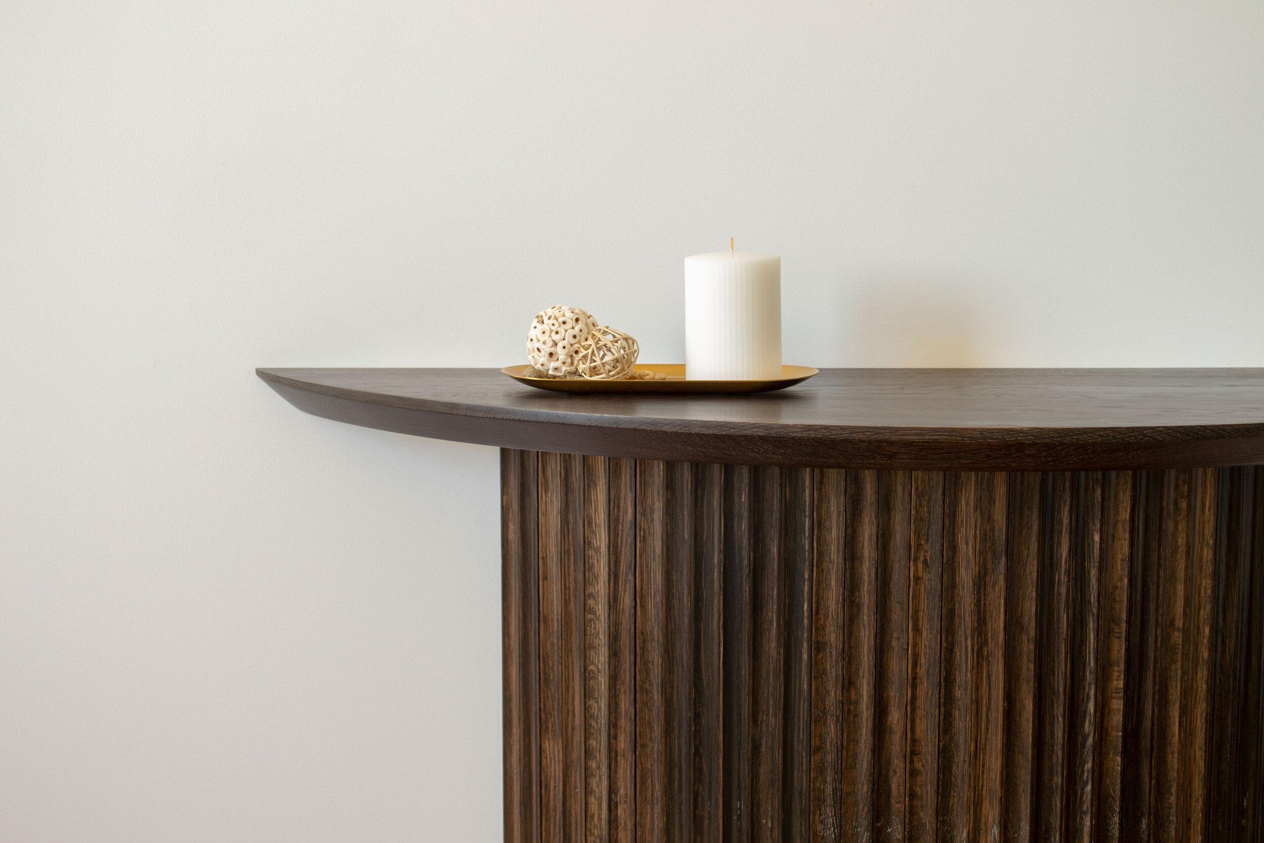 Pilar Demilune Console Table by Indo Made In New Condition For Sale In Geneve, CH