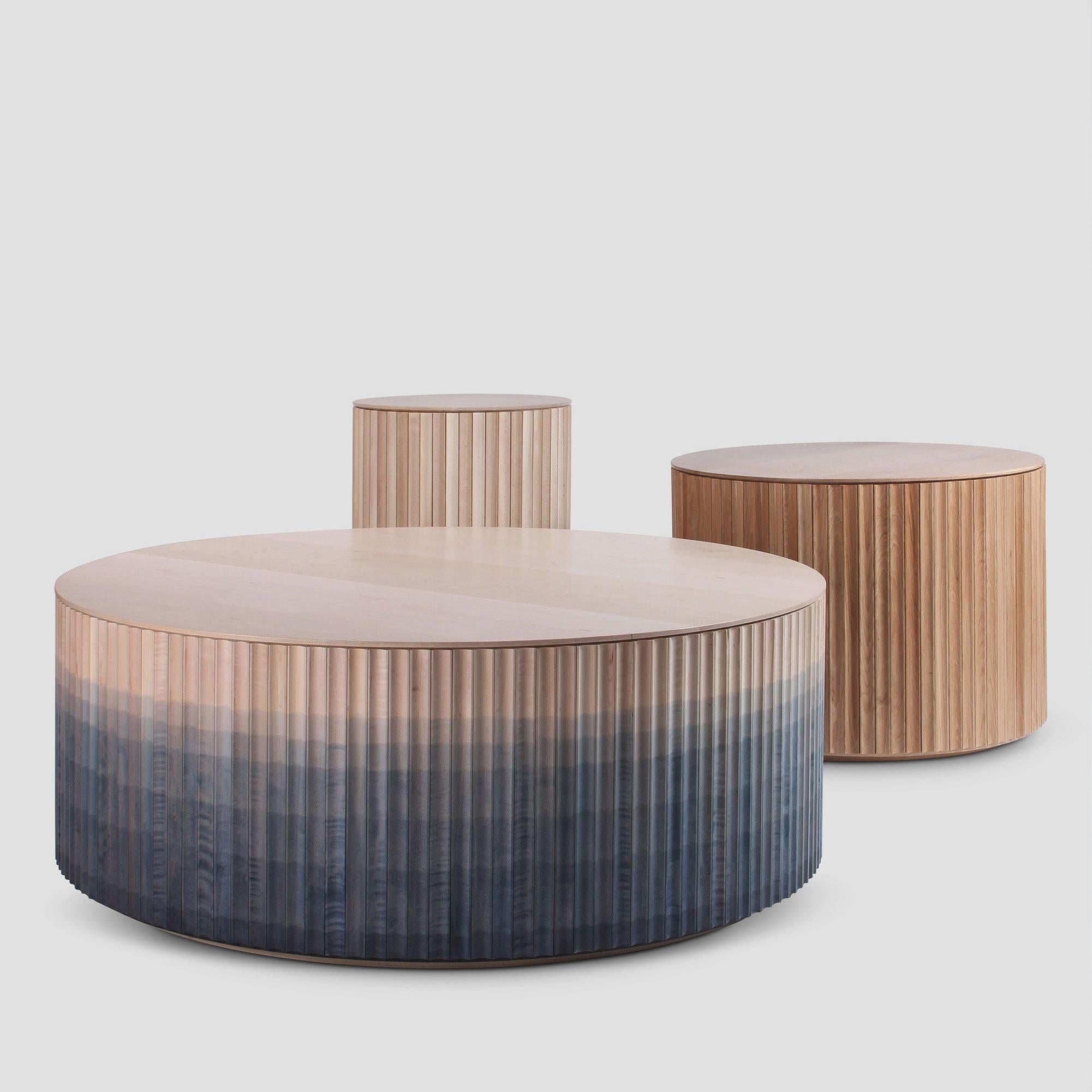 Grande table basse ronde Pilar en bois d'érable oxydé par INDO- en vente 4
