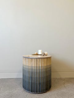 Table d'appoint ronde Pilar / Ombré bleu sur Wood Oak par INDO-