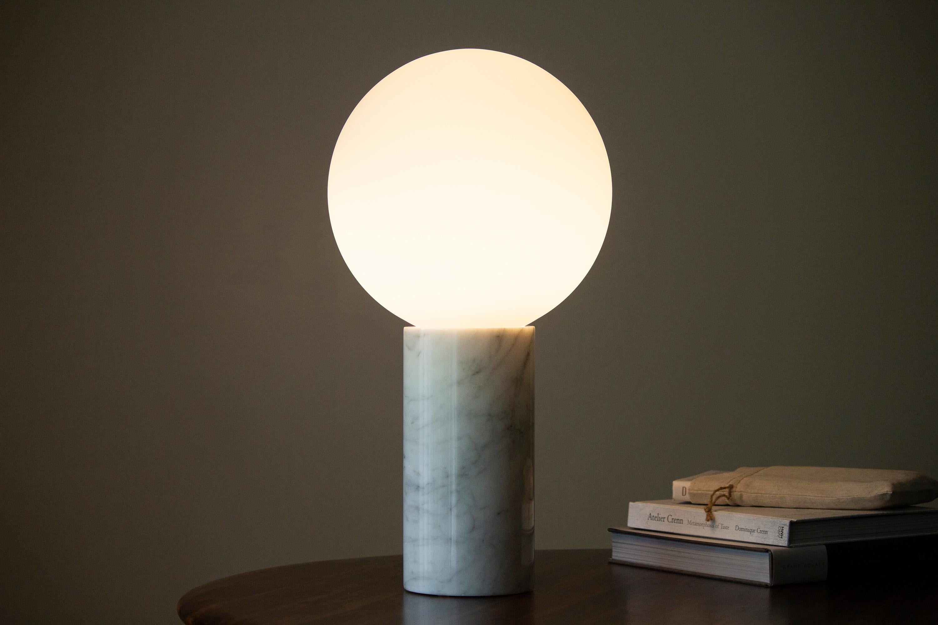 Contemporary Pilar Table Lamp White Marble For Sale