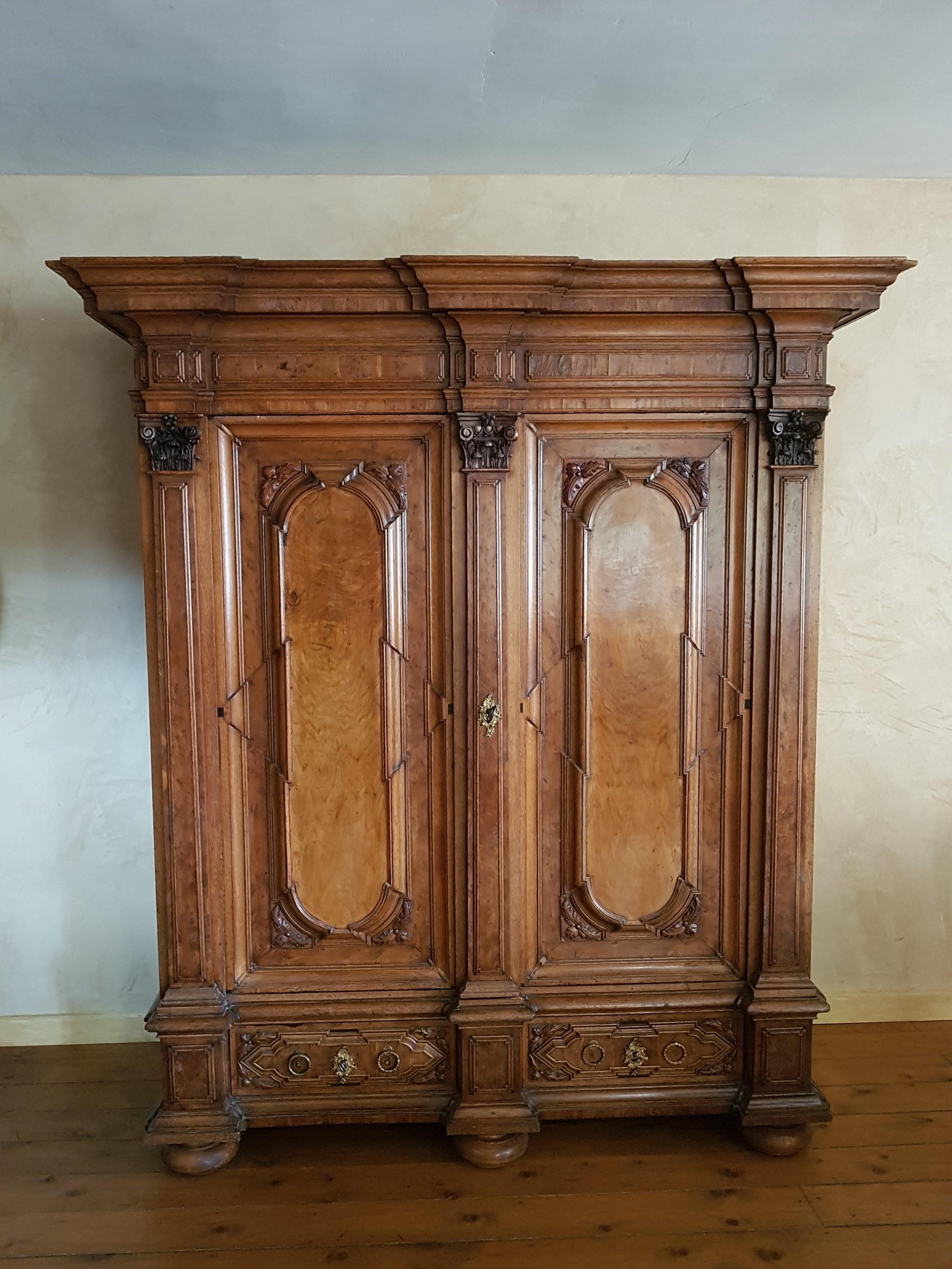 Pilasterschrank Mainfranken 18. Jahrhundert For Sale 7